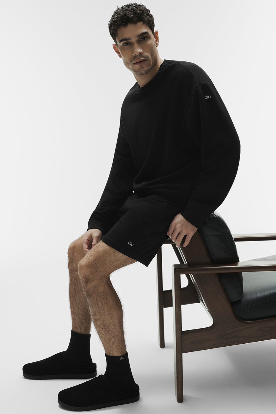 Alo Yoga Chill Crew Neck Pullover - Black