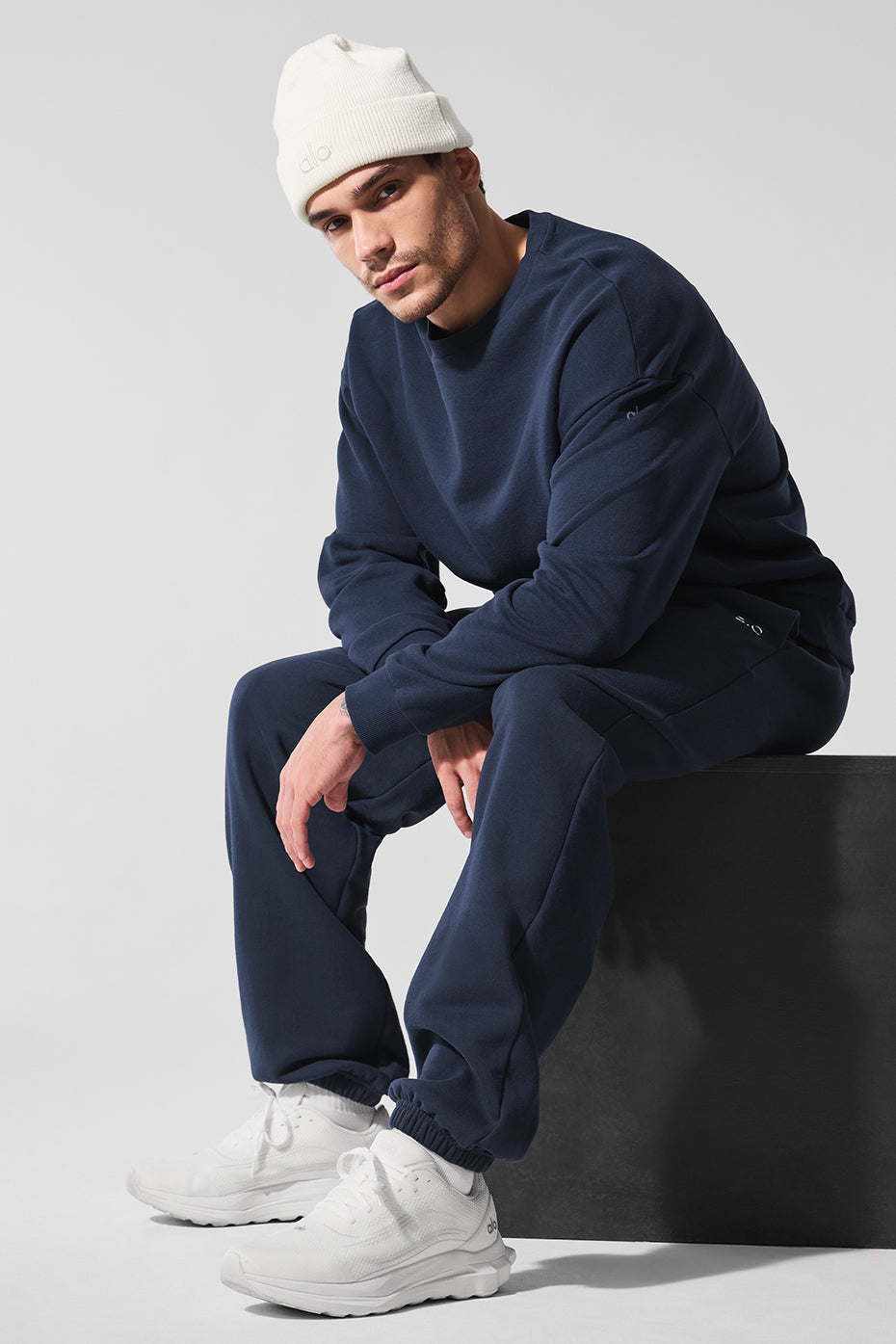 Alo Yoga Chill Crew Neck Pullover - Navy