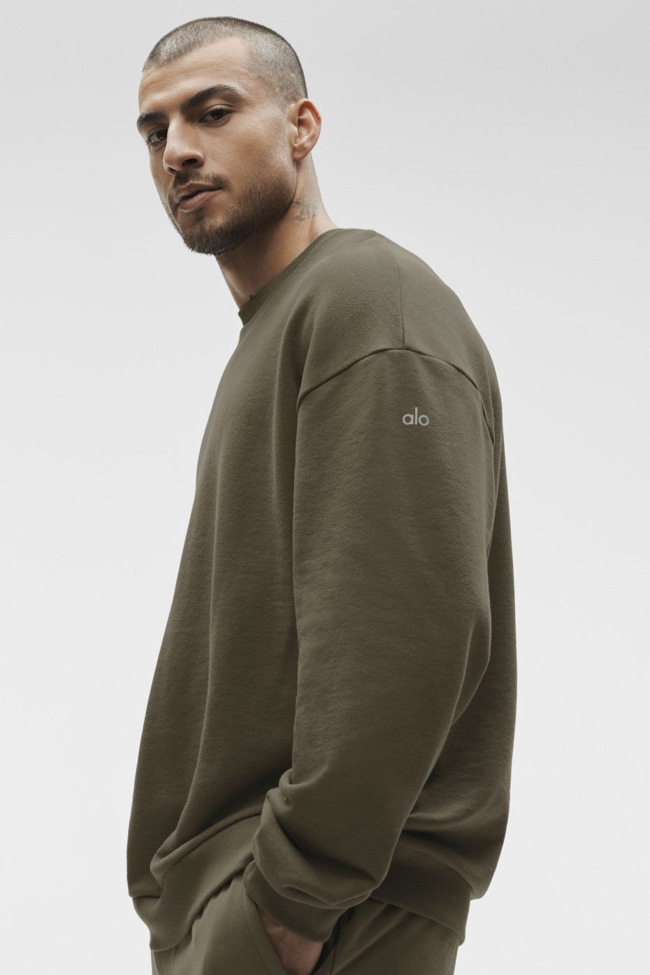Alo Yoga Chill Crew Neck Pullover - Olive Tree