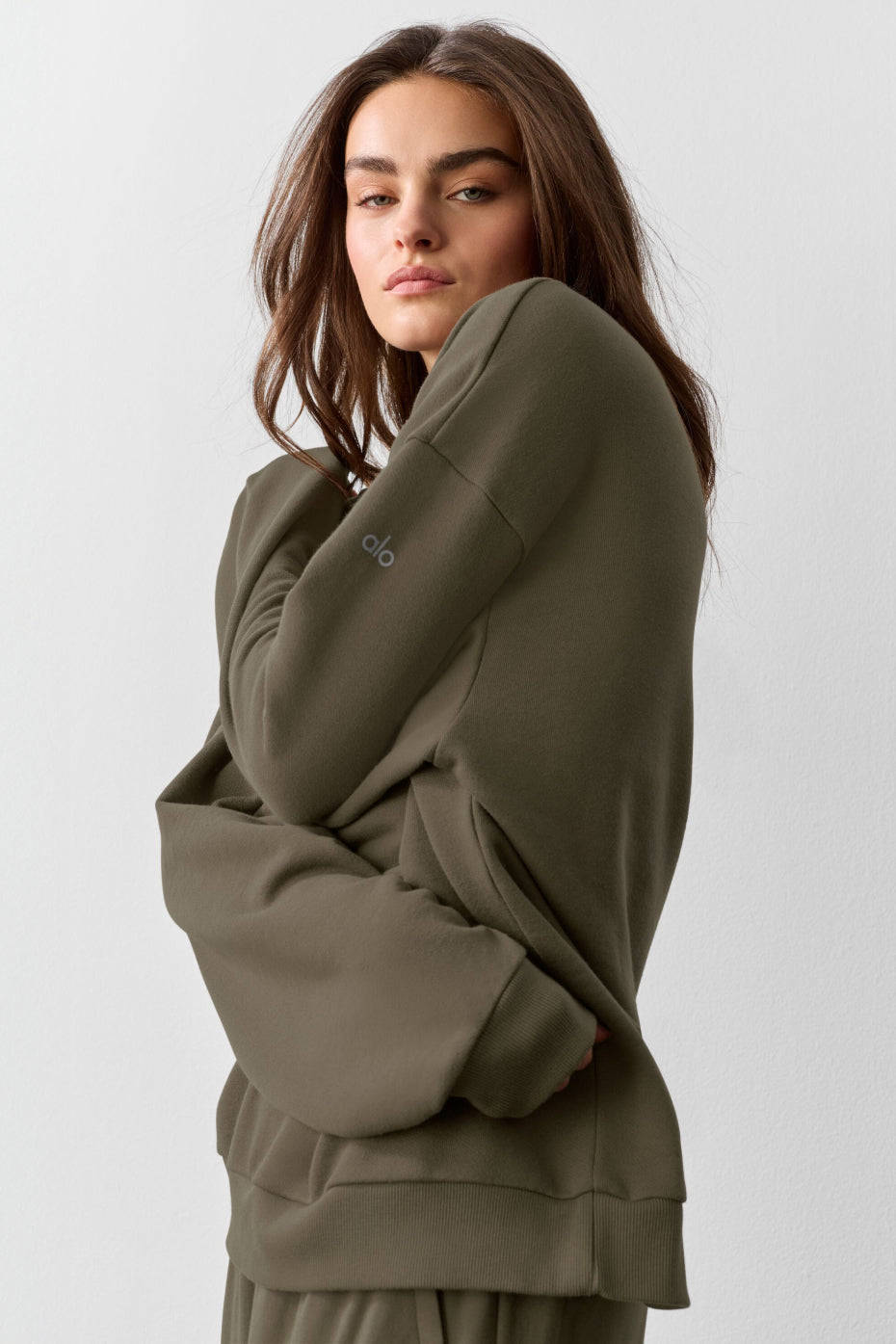 Alo Yoga Chill Crew Neck Pullover - Olive Tree