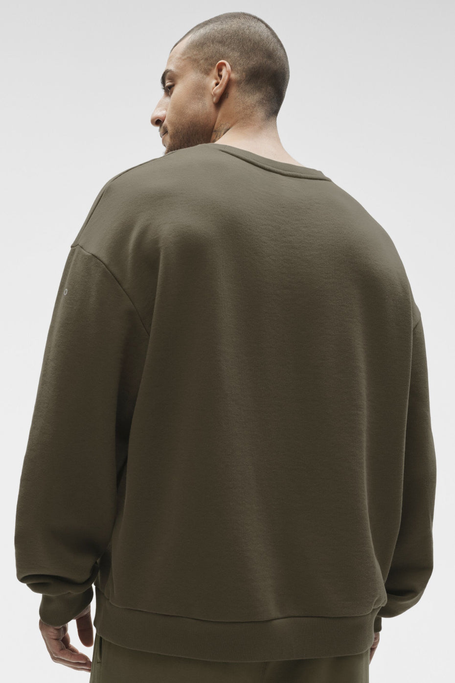 Alo Yoga Chill Crew Neck Pullover - Olive Tree