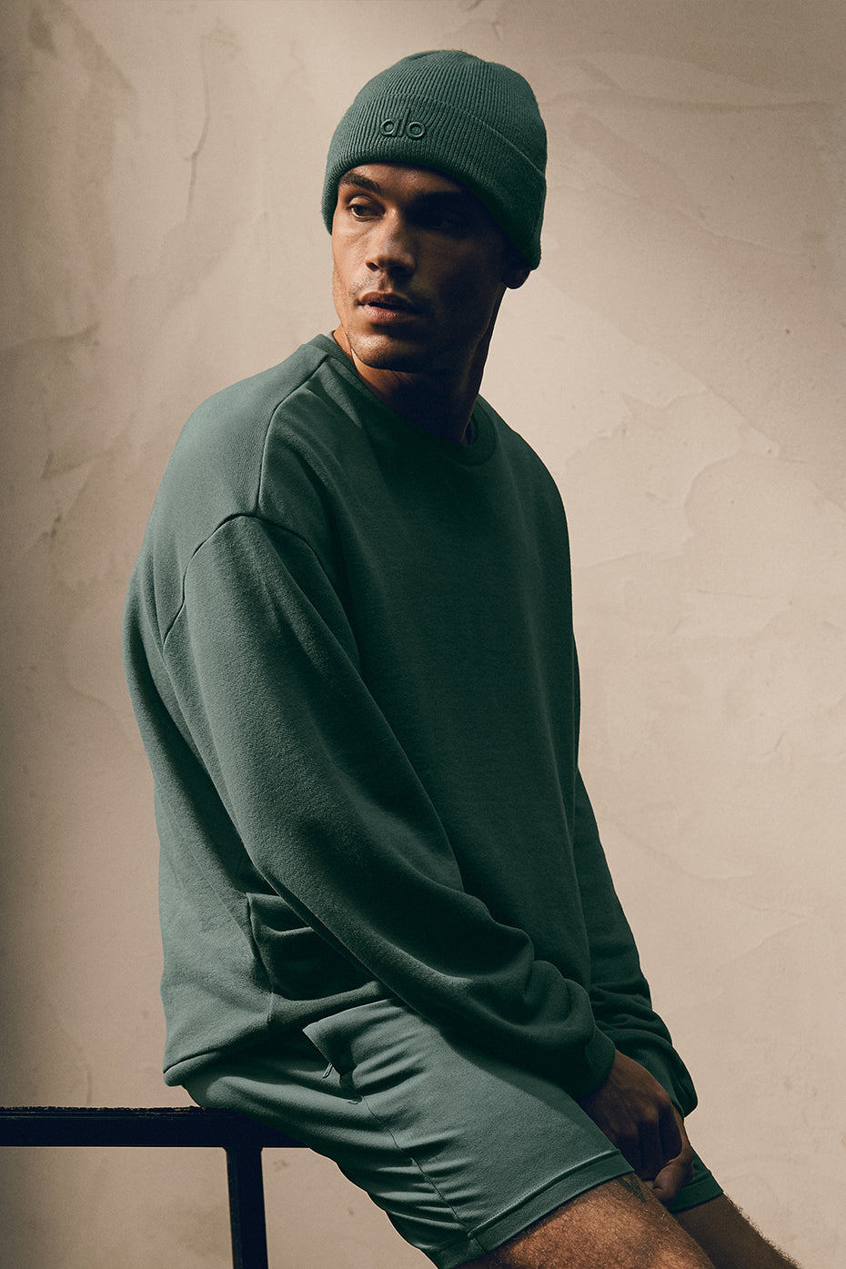 Alo Yoga Chill Crew Neck Pullover - Clover Green