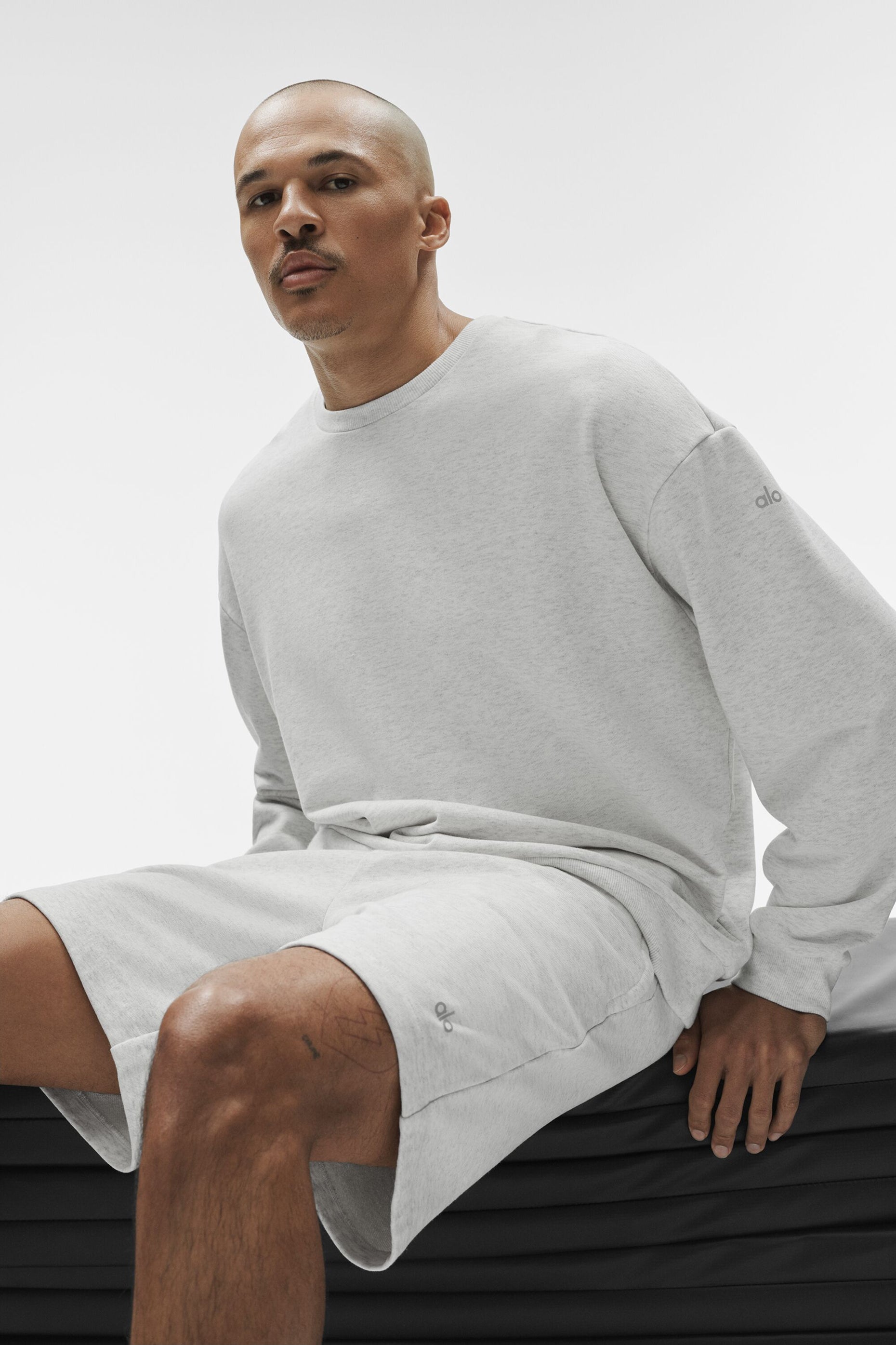 Alo Yoga Chill Crew Neck Pullover - White Heather