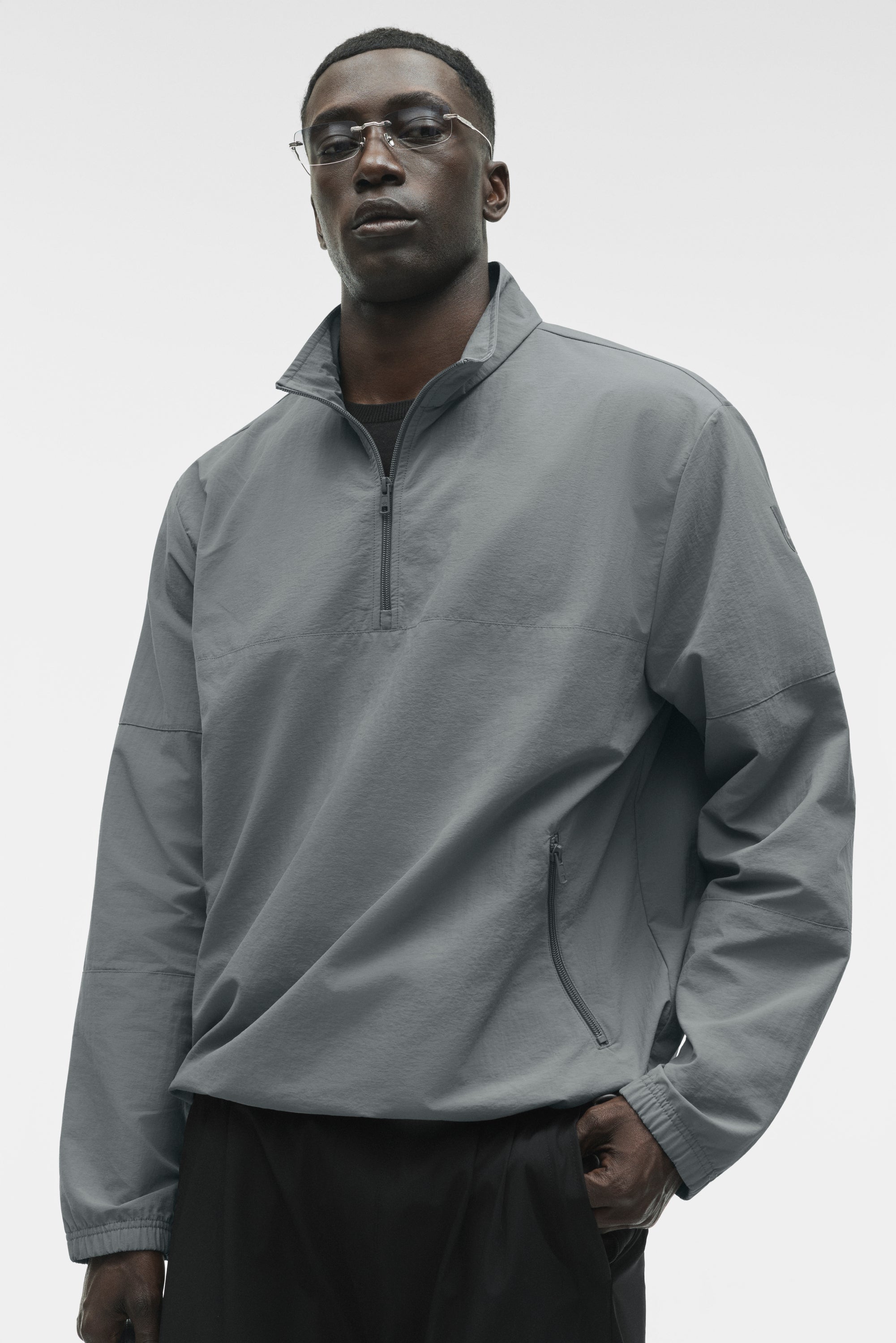 Alo Yoga Light Weight Takeaway Track Pullover - Monument