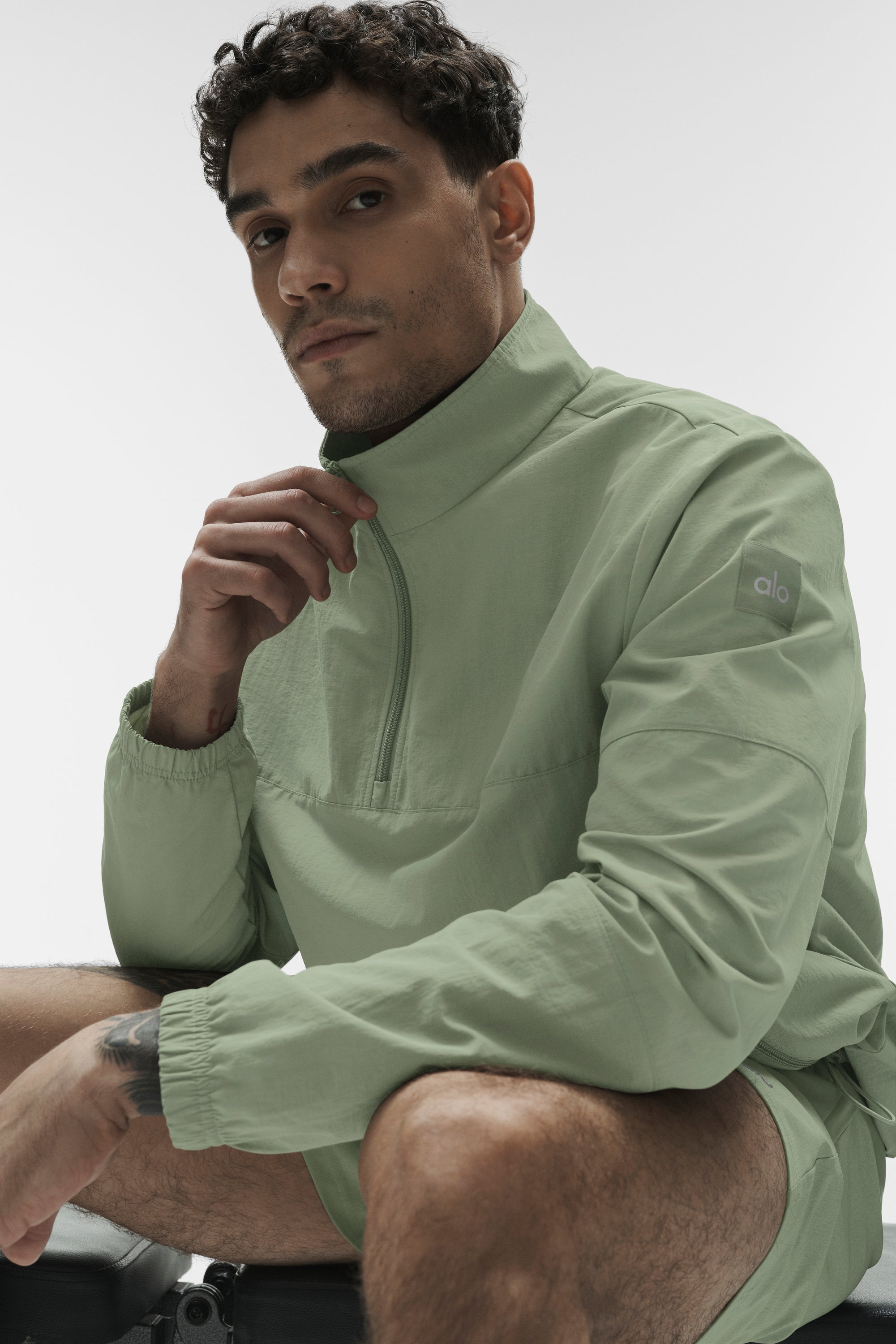 Alo Yoga Light Weight Takeaway Track Pullover - Dune Grass
