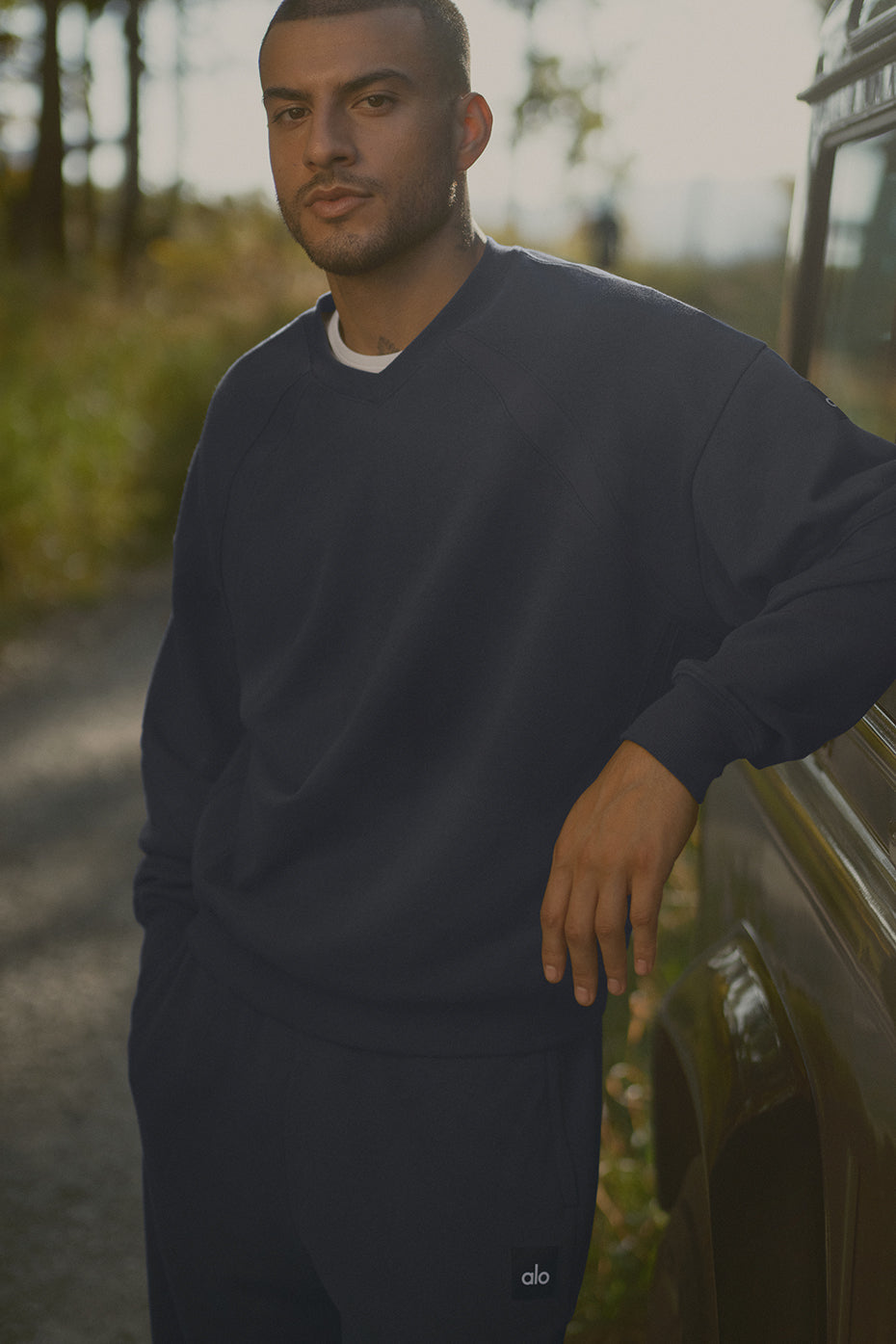 Alo Yoga Field Crew Neck Sweatshirt - Navy