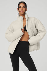 Alo Yoga Stretch Woven Street Puffer - Bone