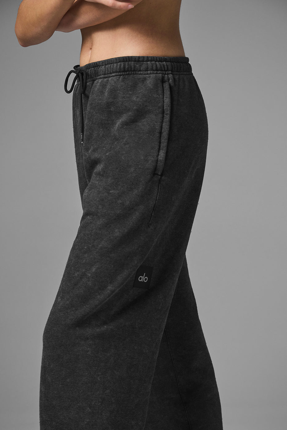 Alo Yoga Chill Vintage Wash Sweatpant - Black Wash