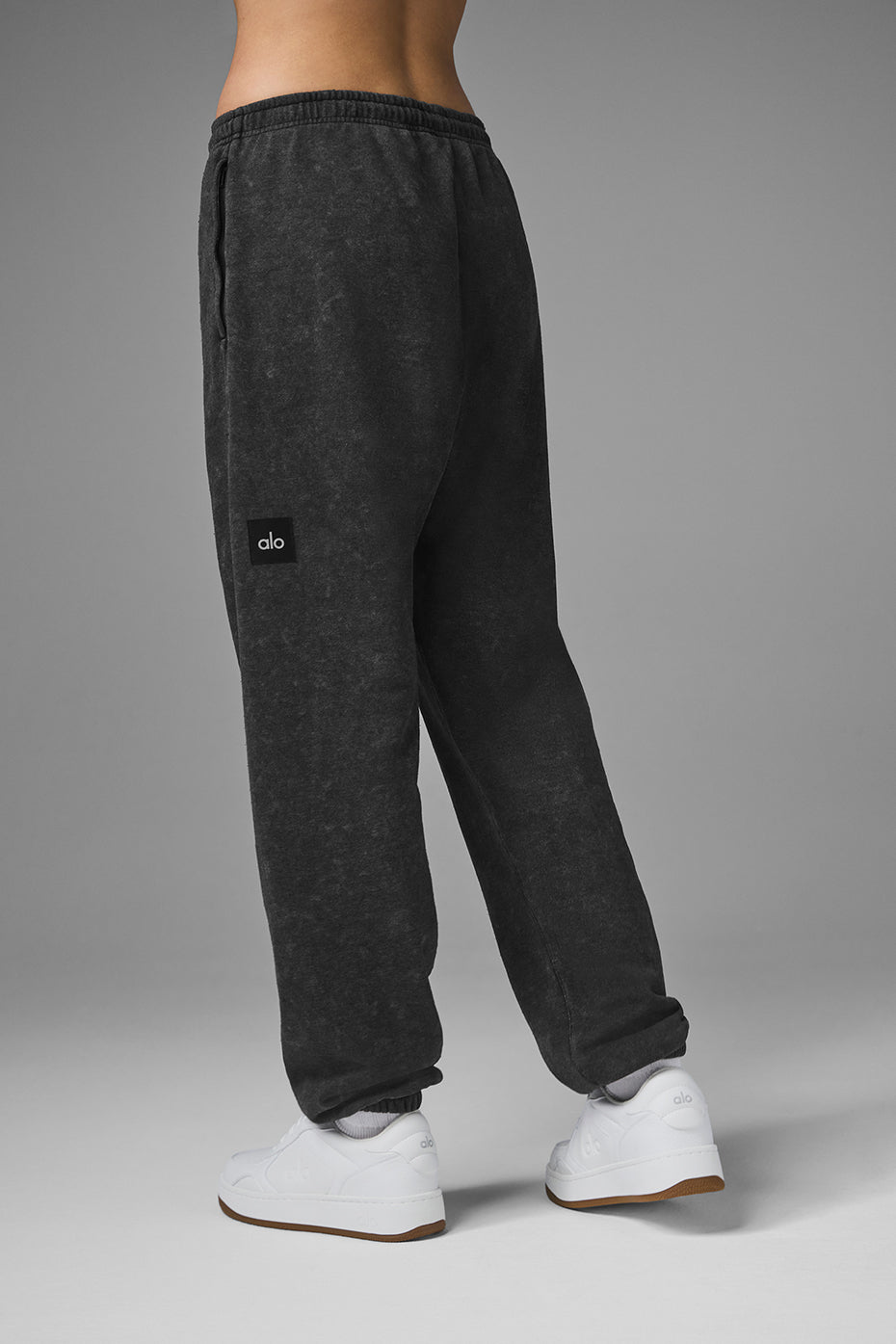 Alo Yoga Chill Vintage Wash Sweatpant - Black Wash
