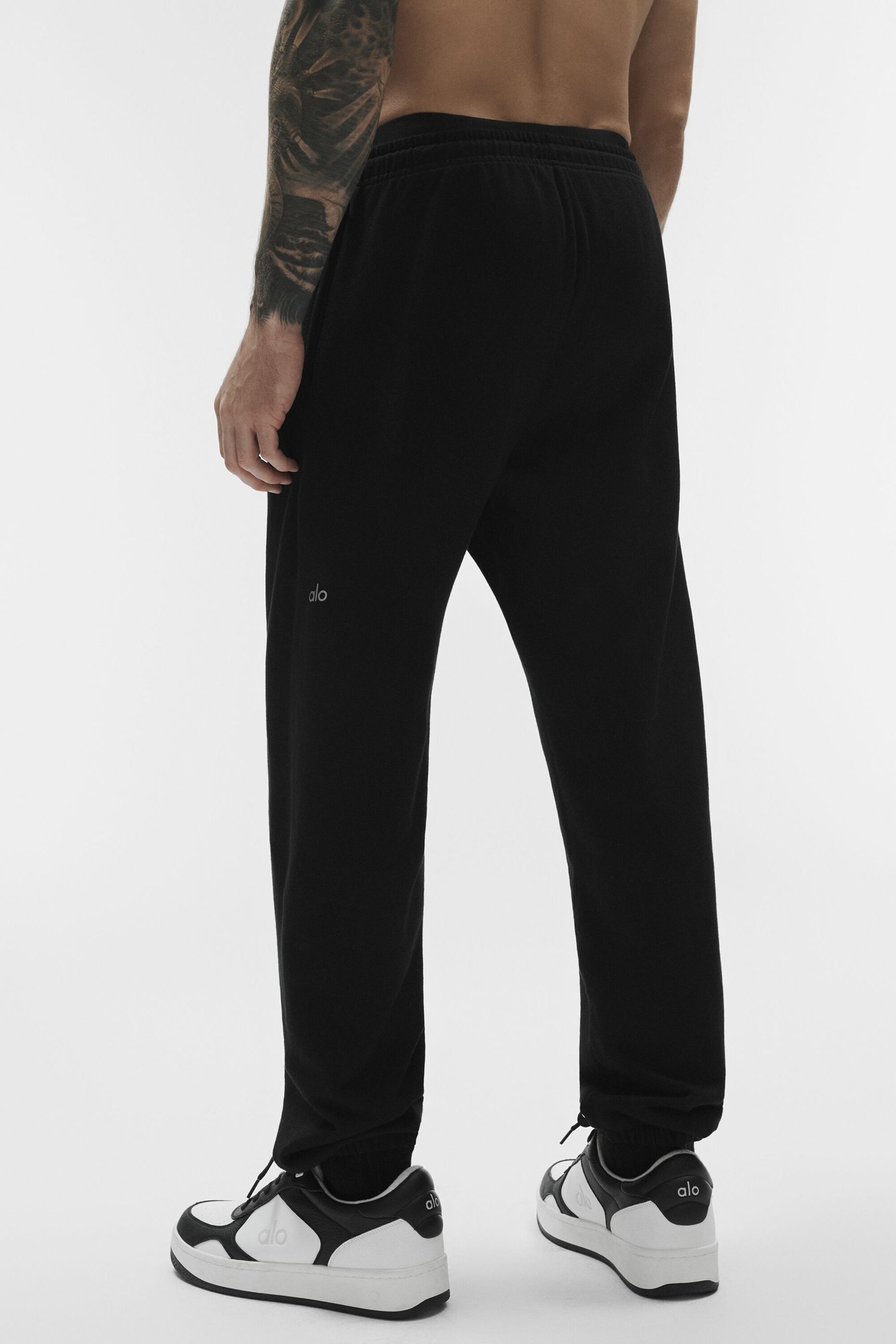 Alo Yoga Chill Sweatpant - Black