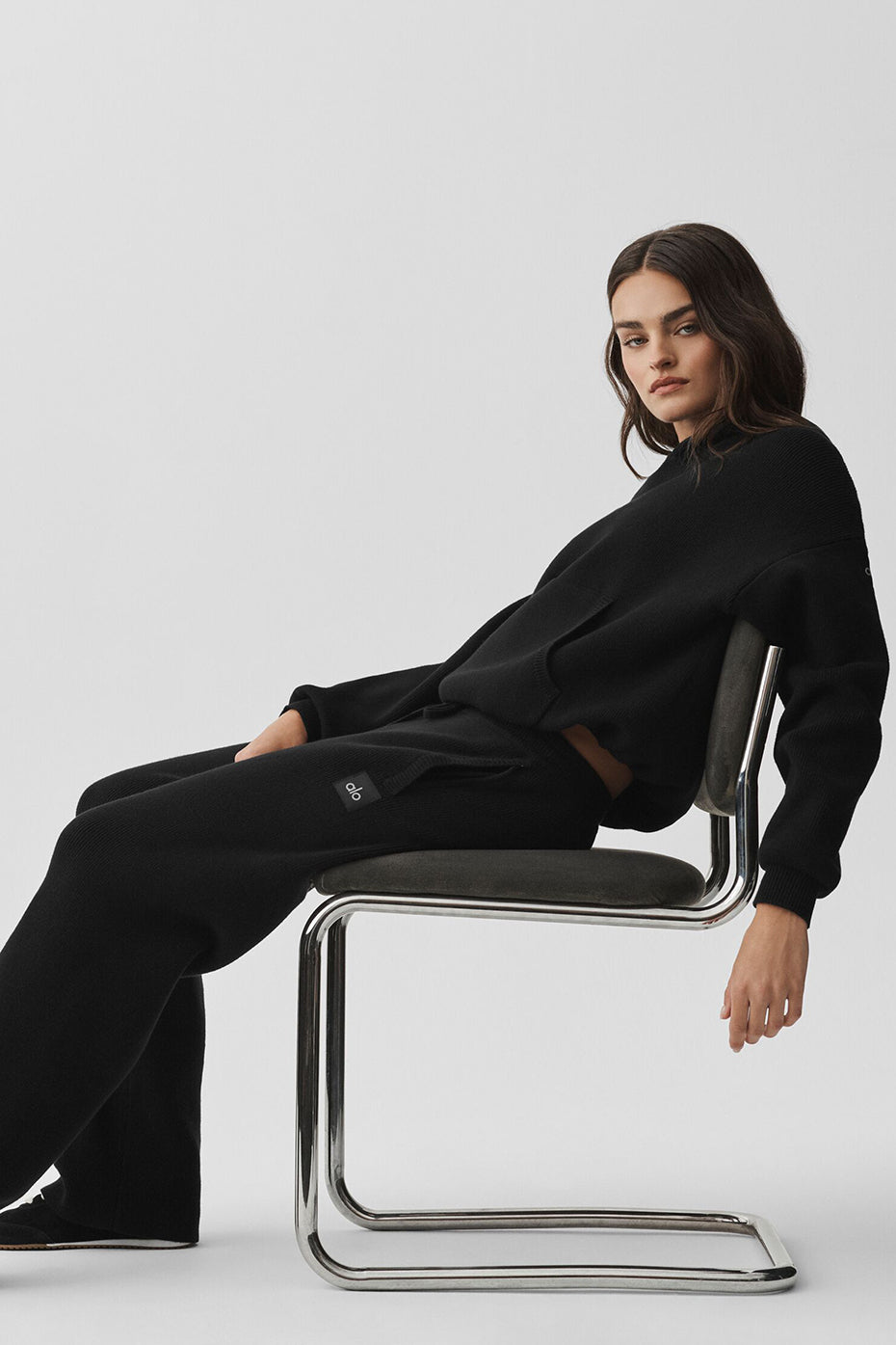 Alo Yoga Scholar Straight Leg Sweatpant - Black