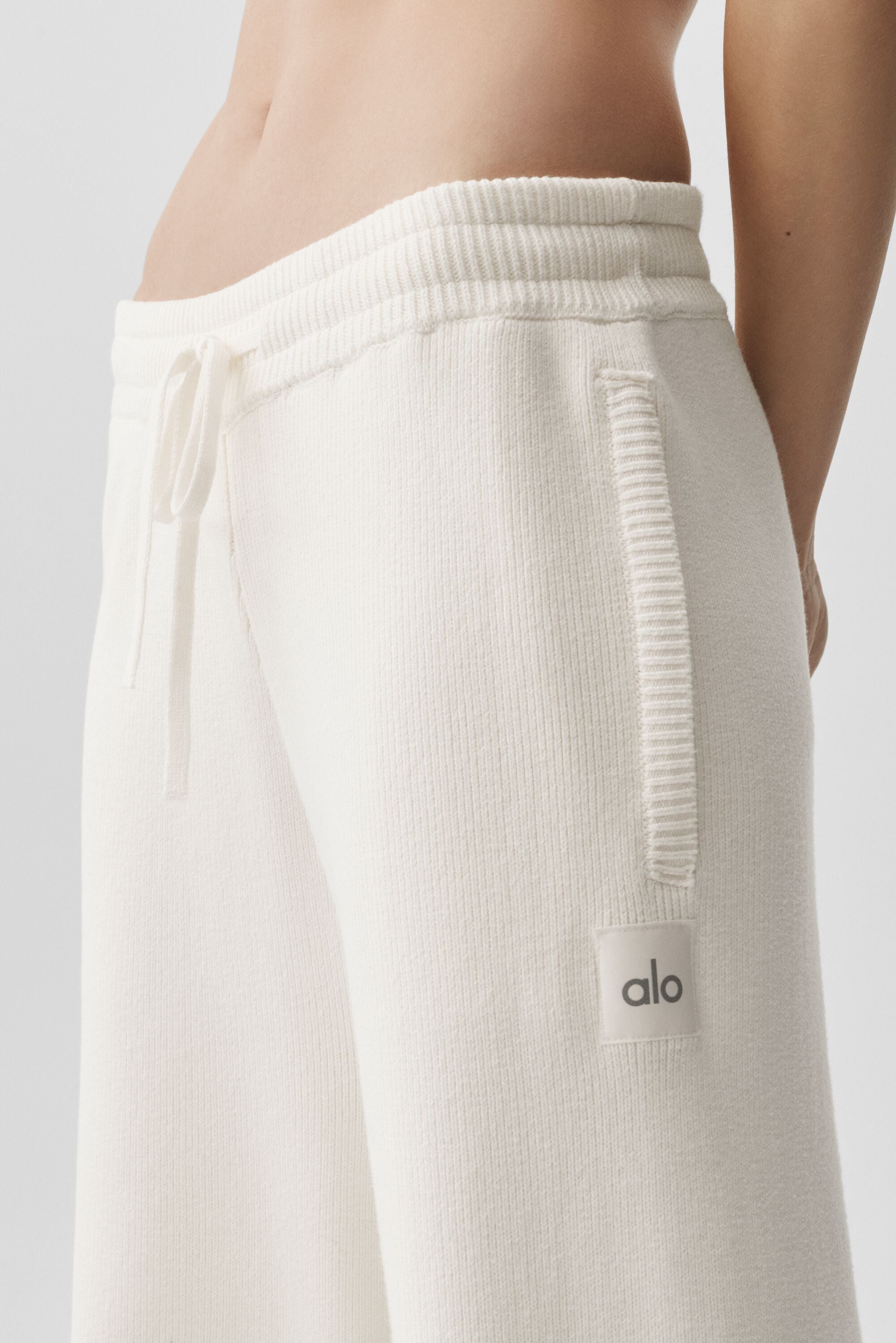 Alo Yoga Scholar Straight Leg Sweatpant - Ivory