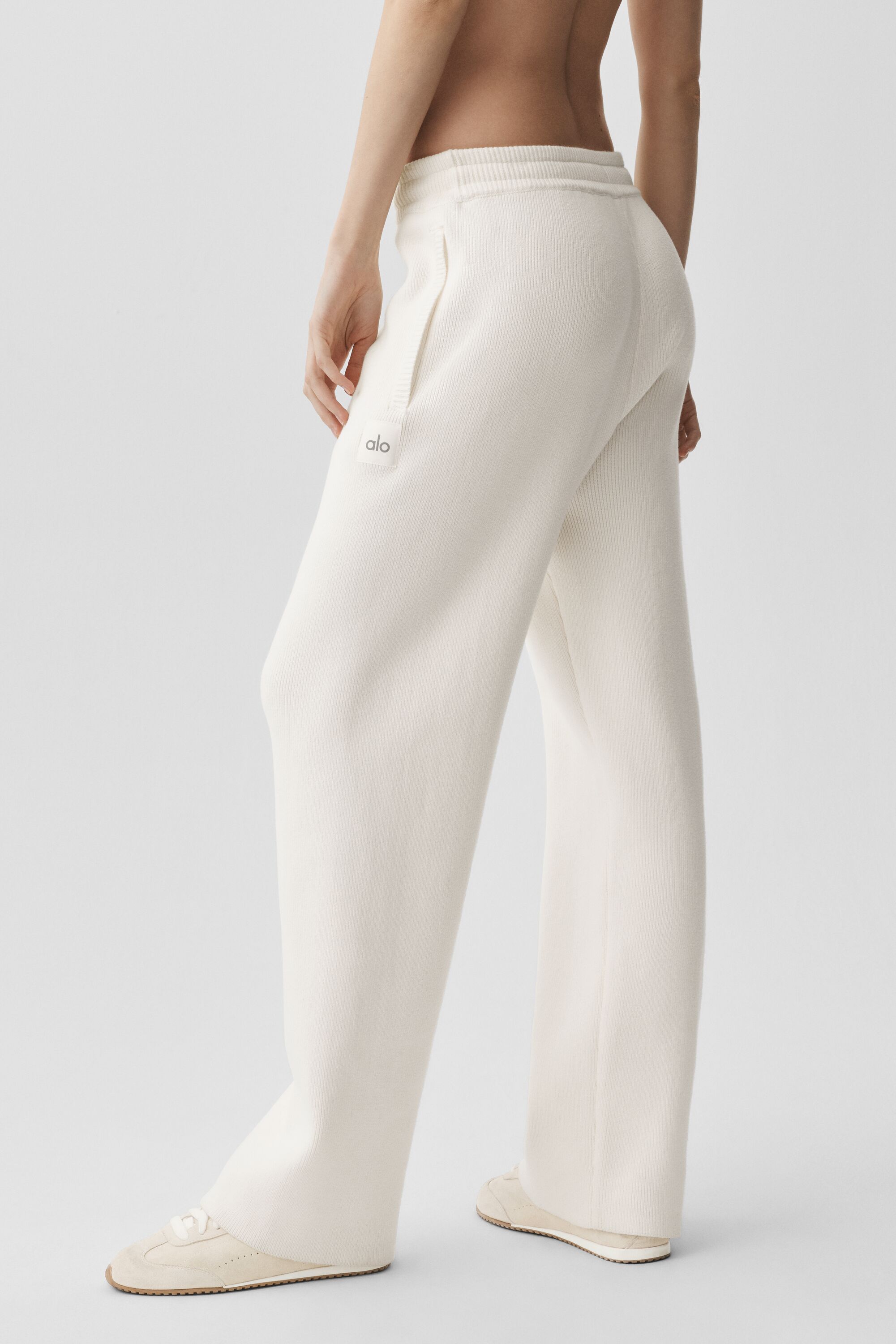 Alo Yoga Scholar Straight Leg Sweatpant - Ivory