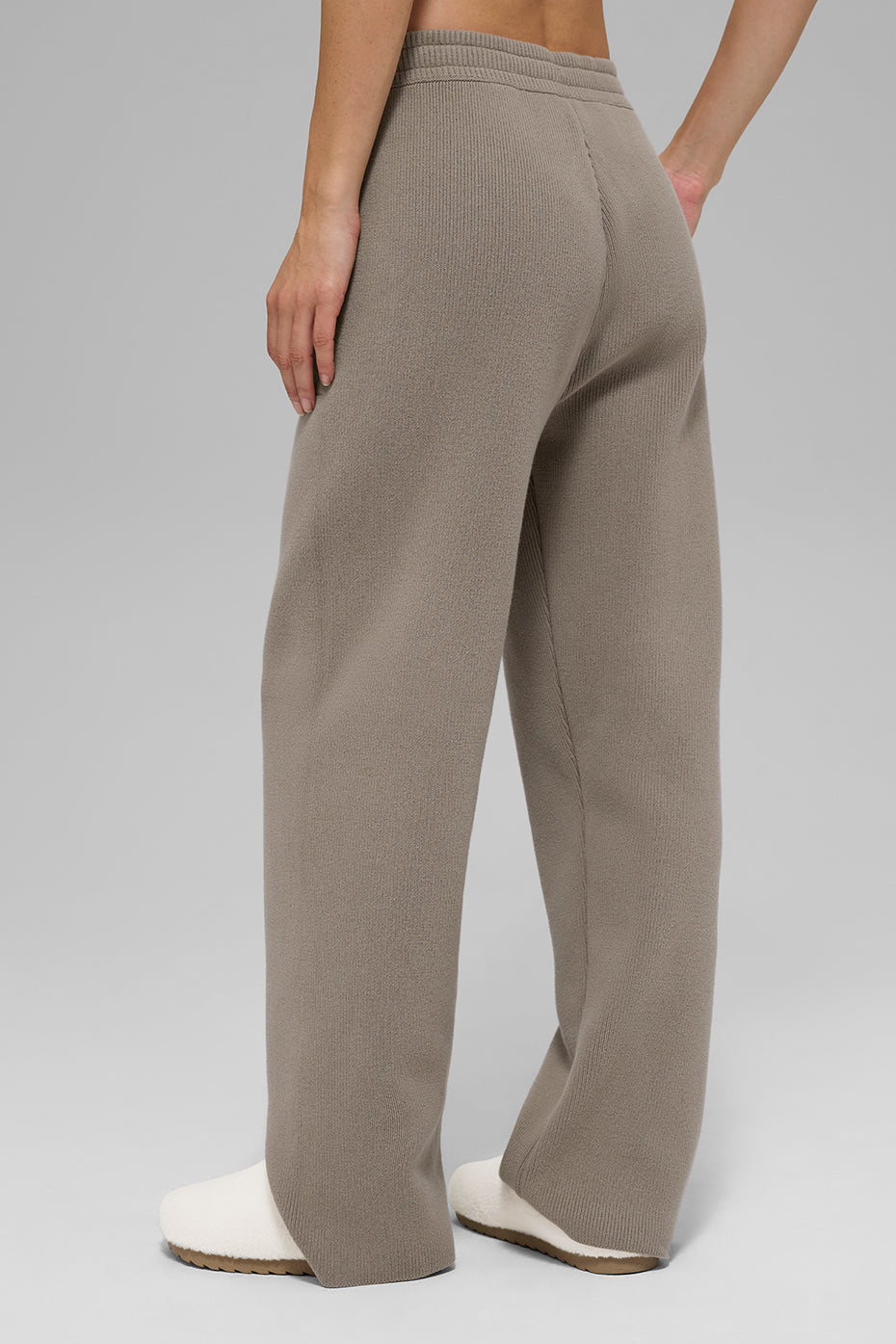 Alo Yoga Scholar Straight Leg Sweatpant - Light Cocoa