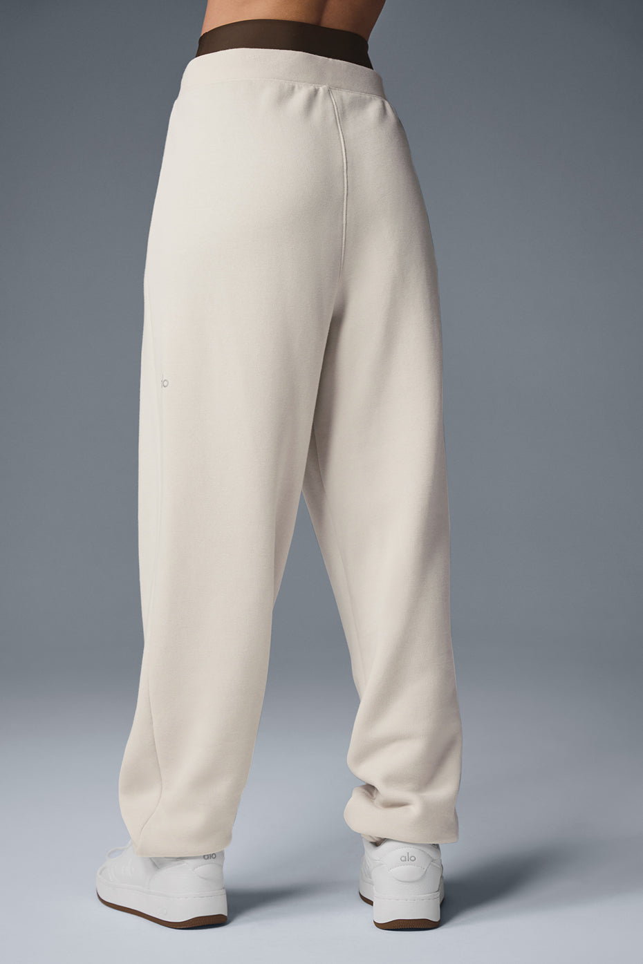 Alo Yoga Triumph Restore Sweatpant - Bone