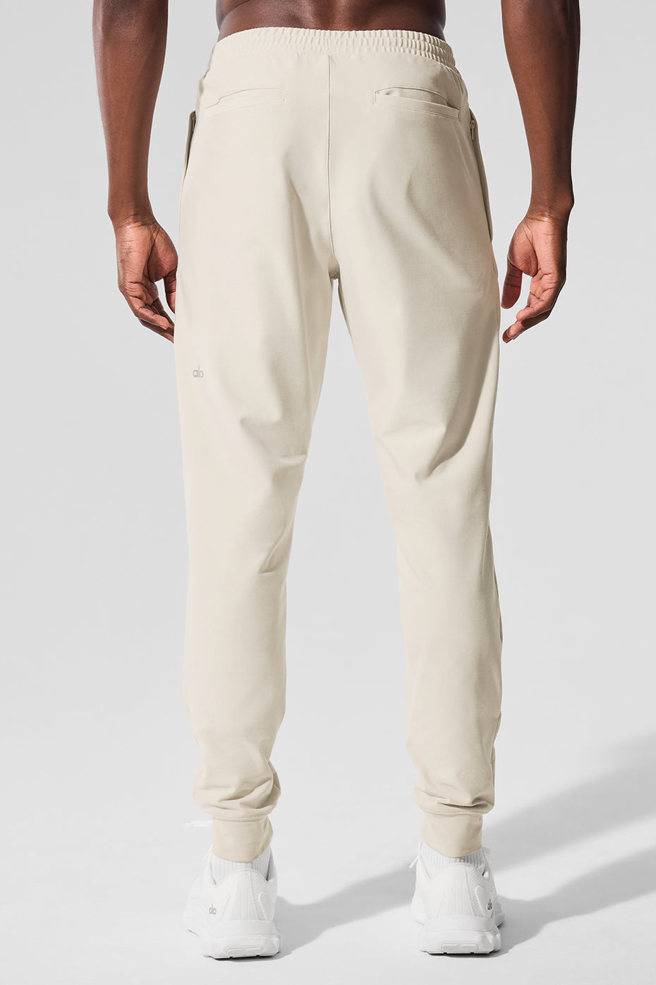Alo Yoga Conquer Max Performance Jogger - Bone