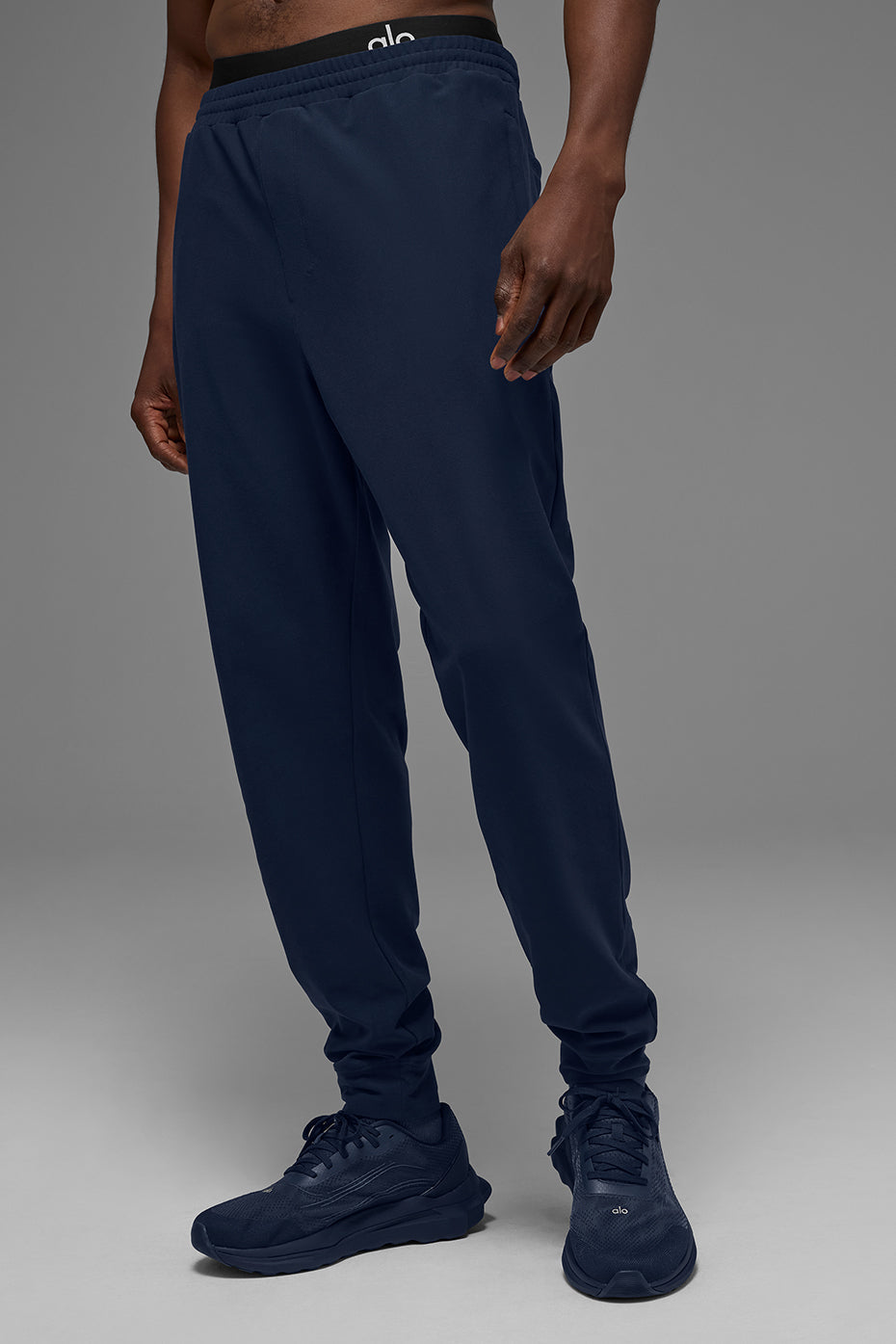 Alo Yoga Conquer Max Performance Jogger - Navy