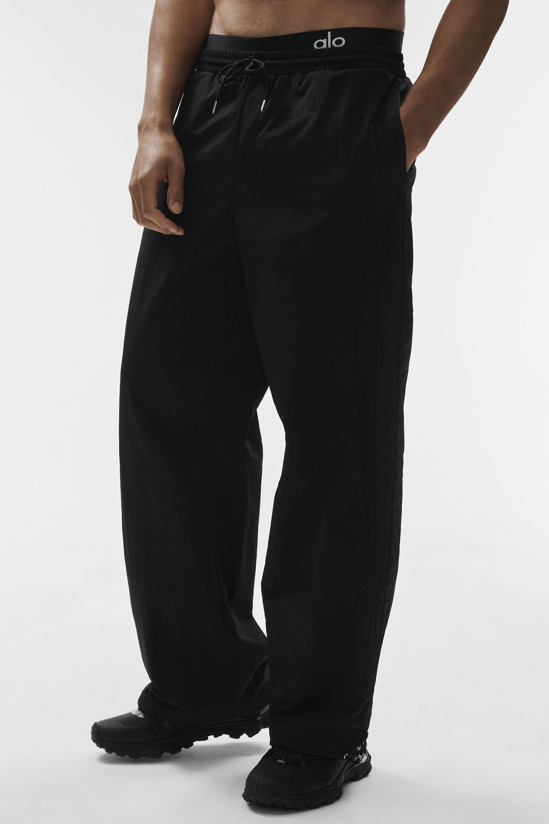 Alo Yoga Takeaway Track Straight Leg Pant - Black