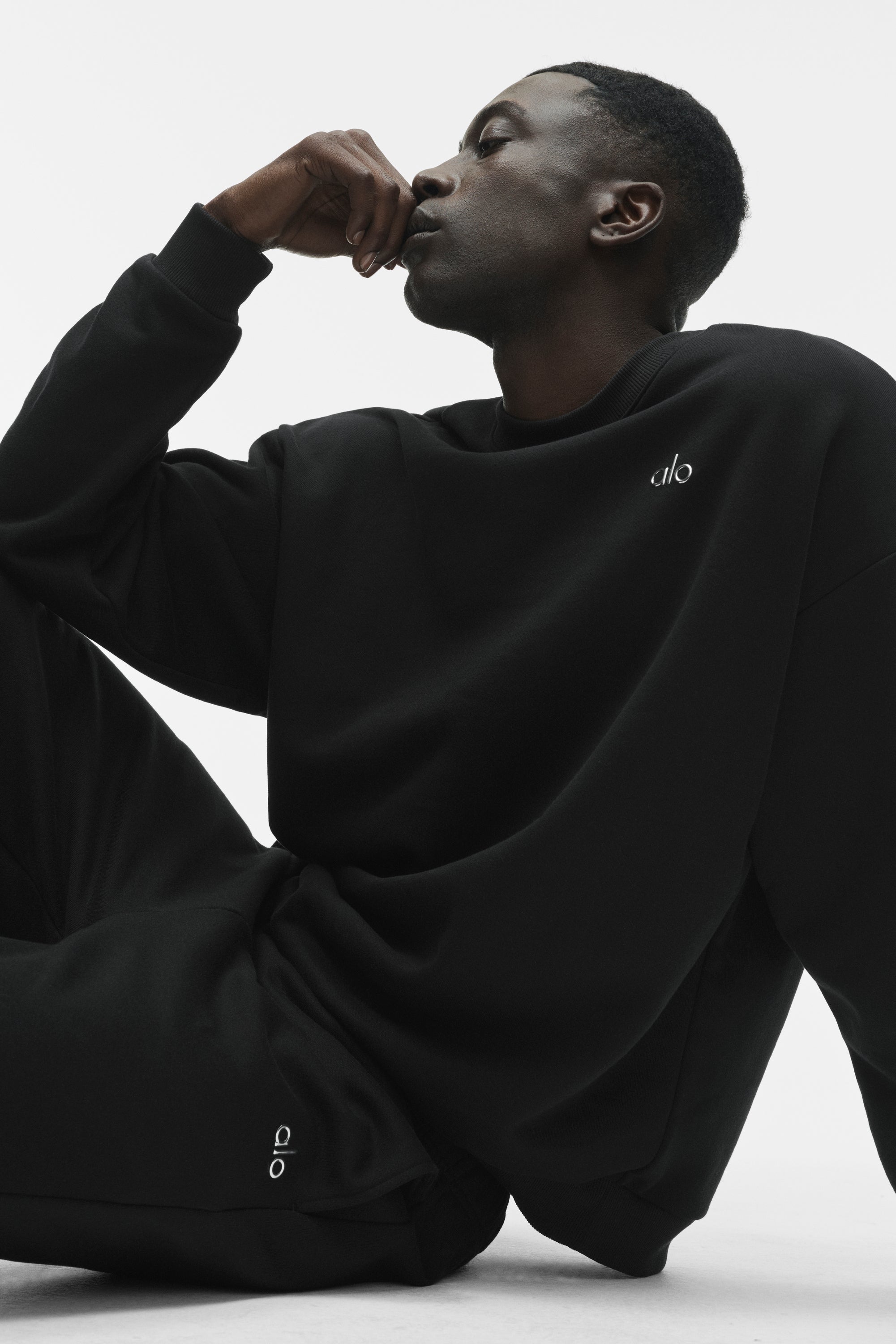 Alo Yoga Accolade Crew Neck Pullover - Black