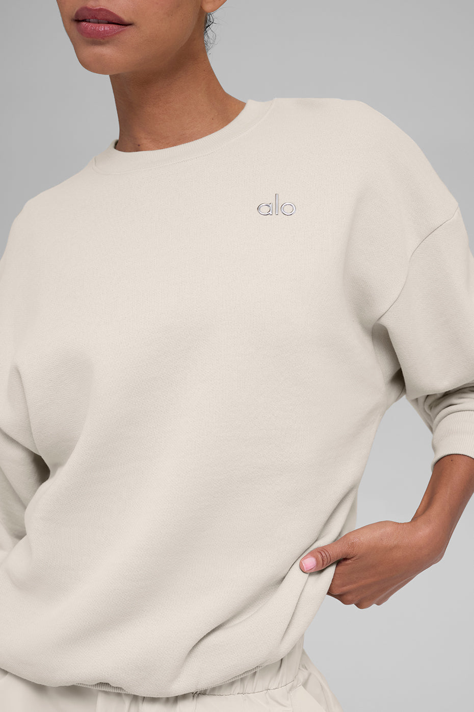 Alo Yoga Accolade Crew Neck Pullover - Bone