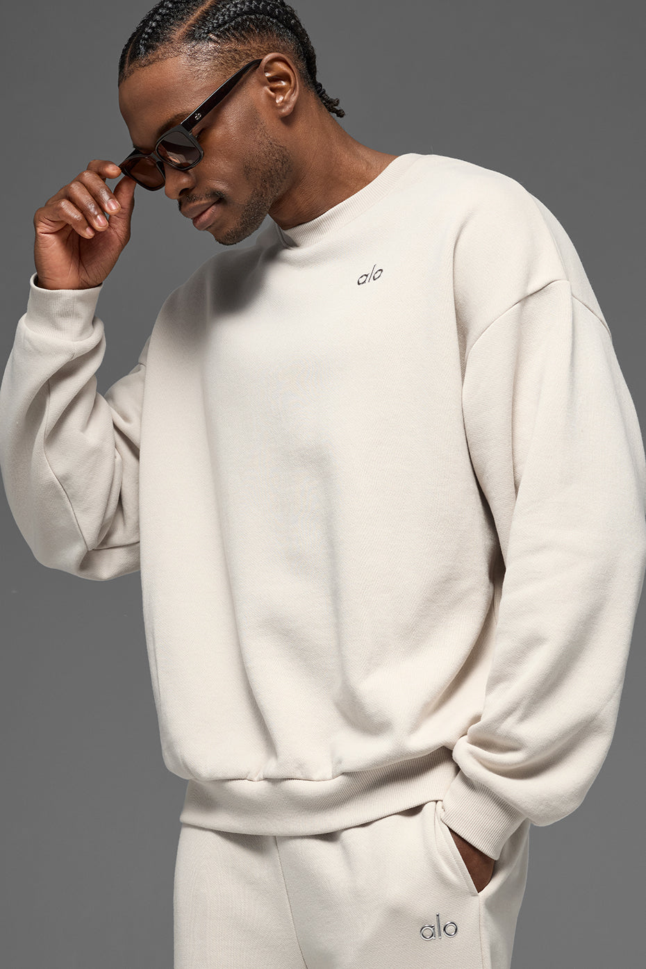 Alo Yoga Accolade Crew Neck Pullover - Bone