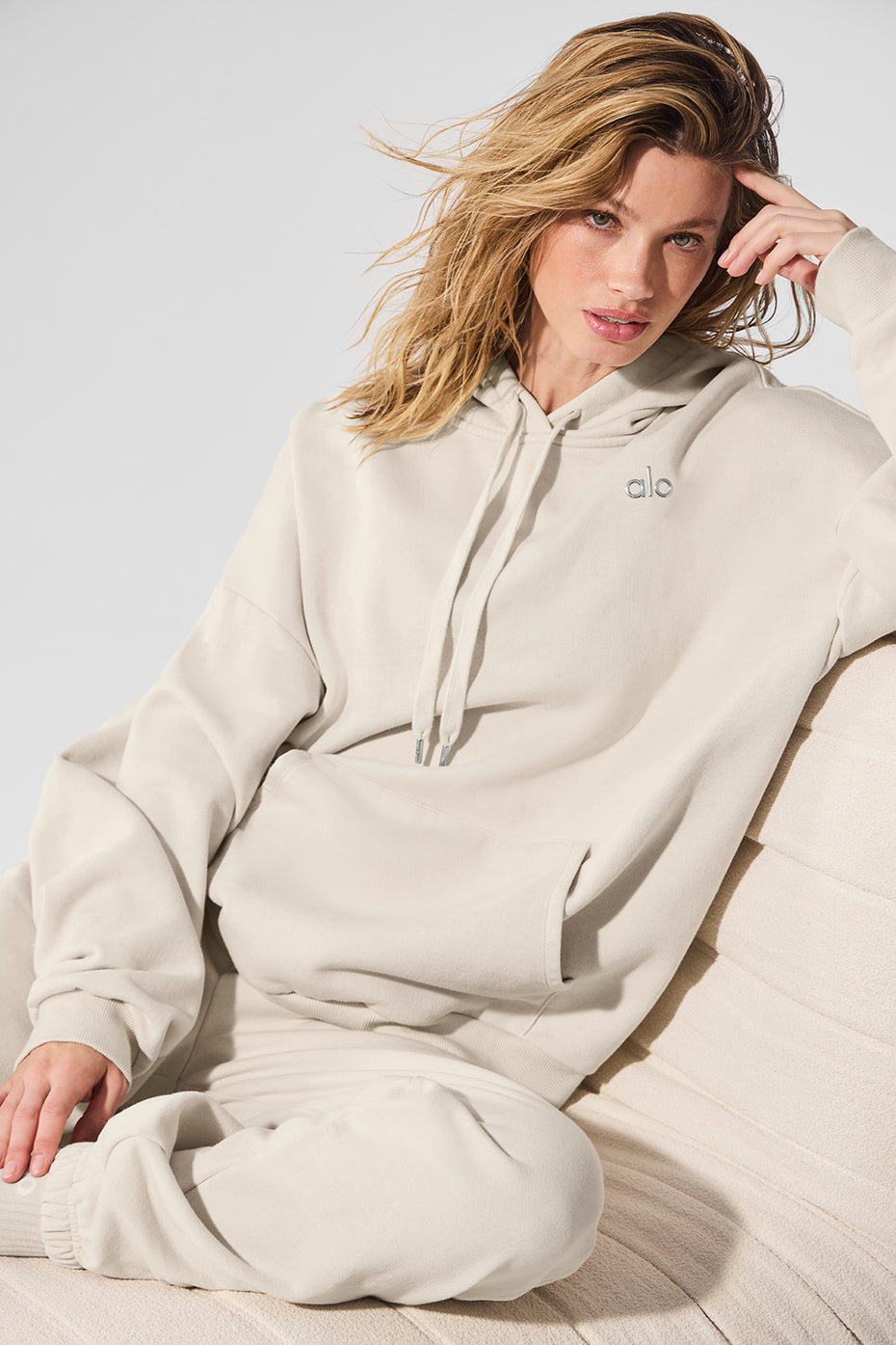 Alo Yoga Accolade Hoodie - Bone
