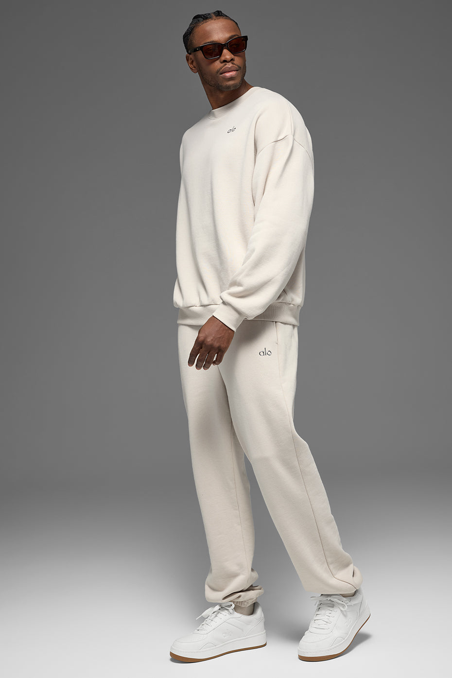 Alo Yoga Accolade Crew Neck Pullover - Bone