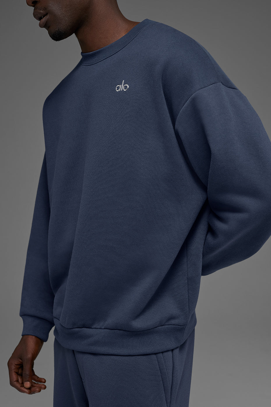 Alo Yoga Accolade Crew Neck Pullover - Navy