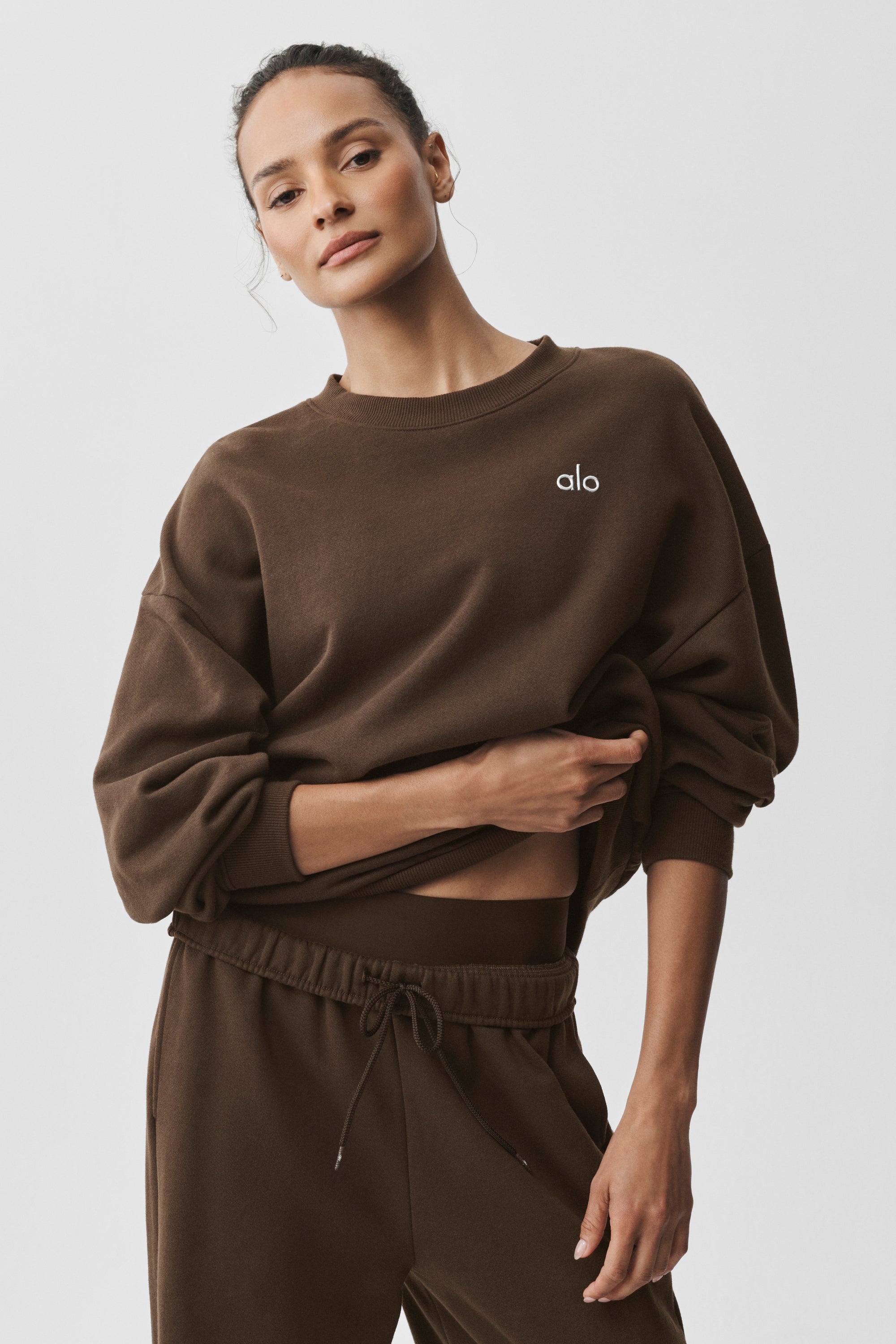 Alo Yoga Accolade Crew Neck Pullover - Espresso