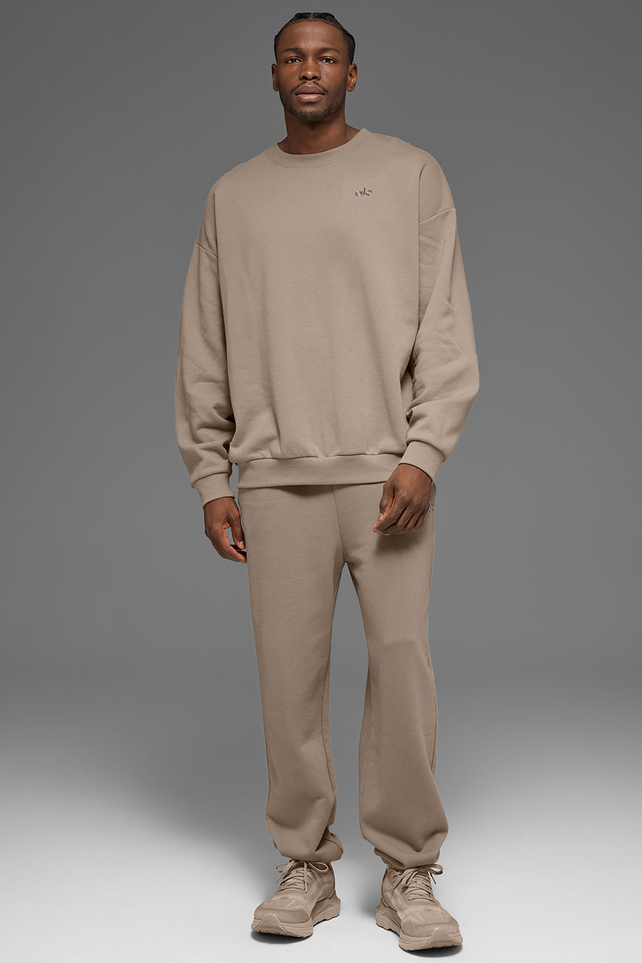 Alo Yoga Accolade Crew Neck Pullover - Gravel