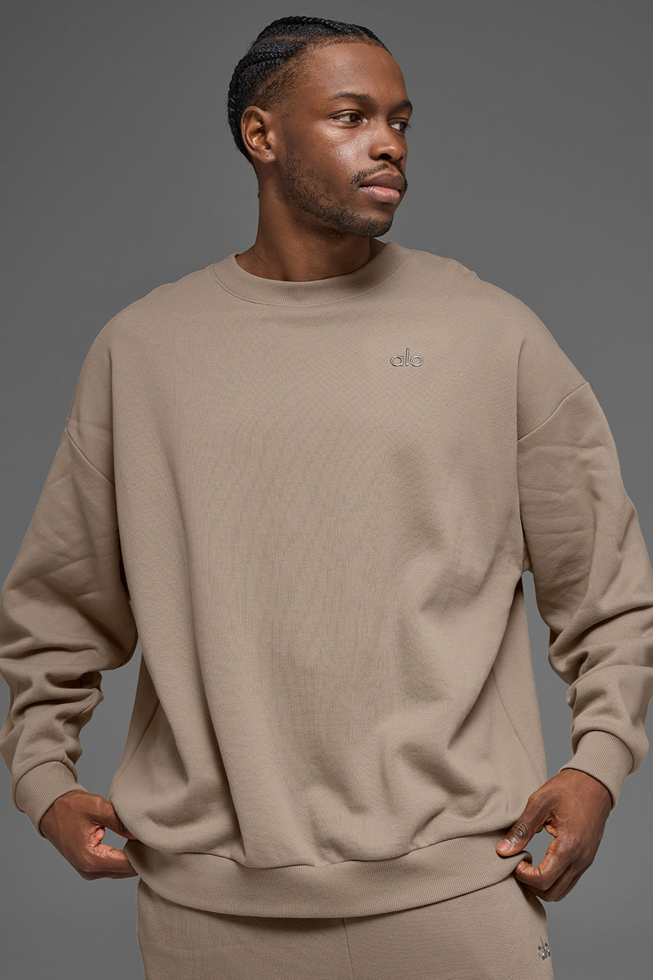 Alo Yoga Accolade Crew Neck Pullover - Gravel