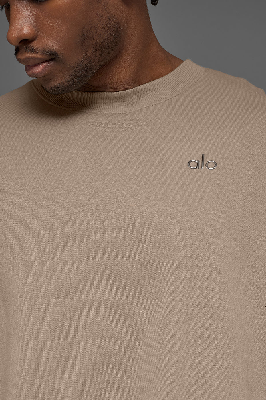 Alo Yoga Accolade Crew Neck Pullover - Gravel