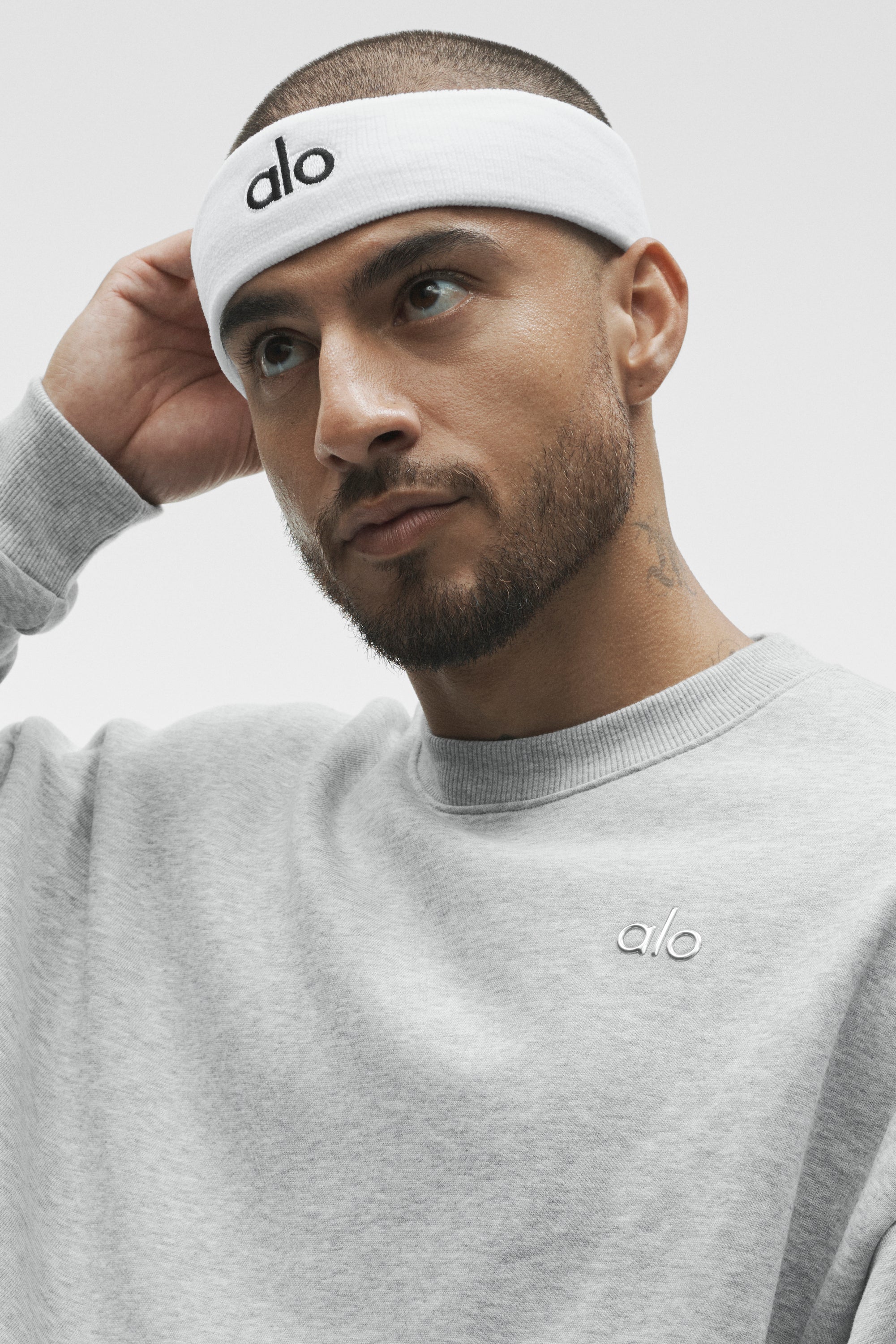 Alo Yoga Accolade Crew Neck Pullover - Athletic Heather Grey