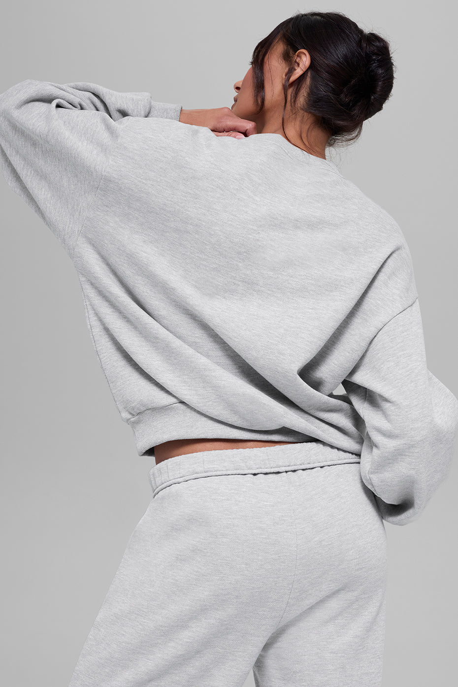 Alo Yoga Accolade Crew Neck Pullover - Athletic Heather Grey