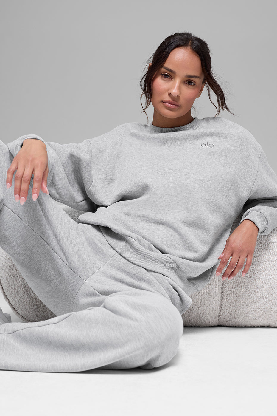 Alo Yoga Accolade Crew Neck Pullover - Athletic Heather Grey