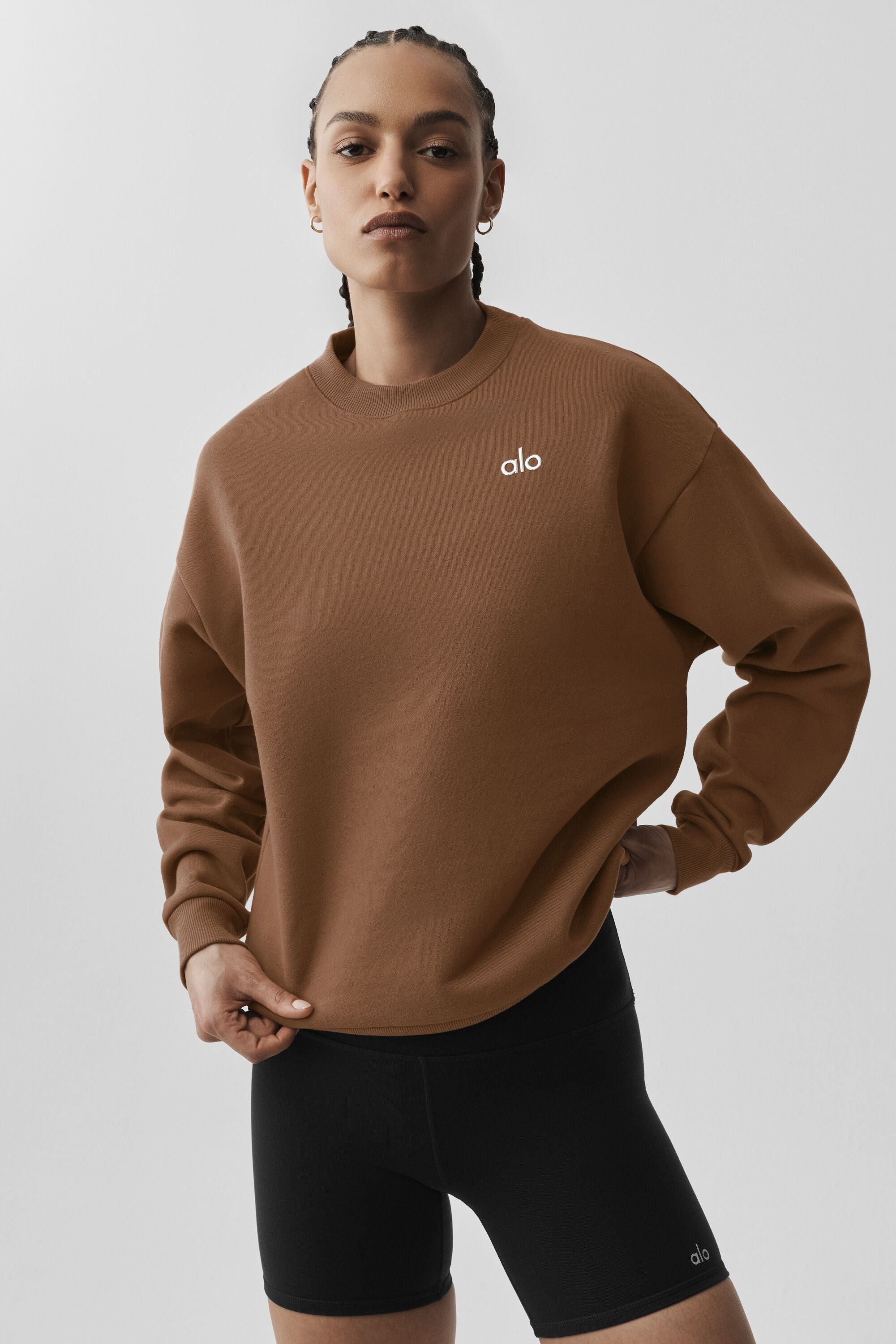 Alo Yoga Accolade Crew Neck Pullover - Sun Kissed Brown