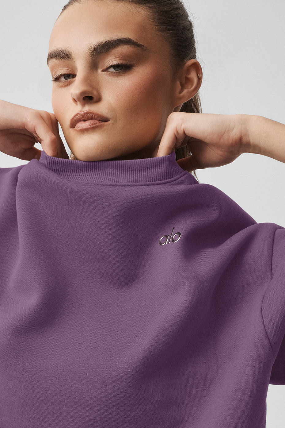 Alo Yoga Accolade Crew Neck Pullover - Plum Kiss