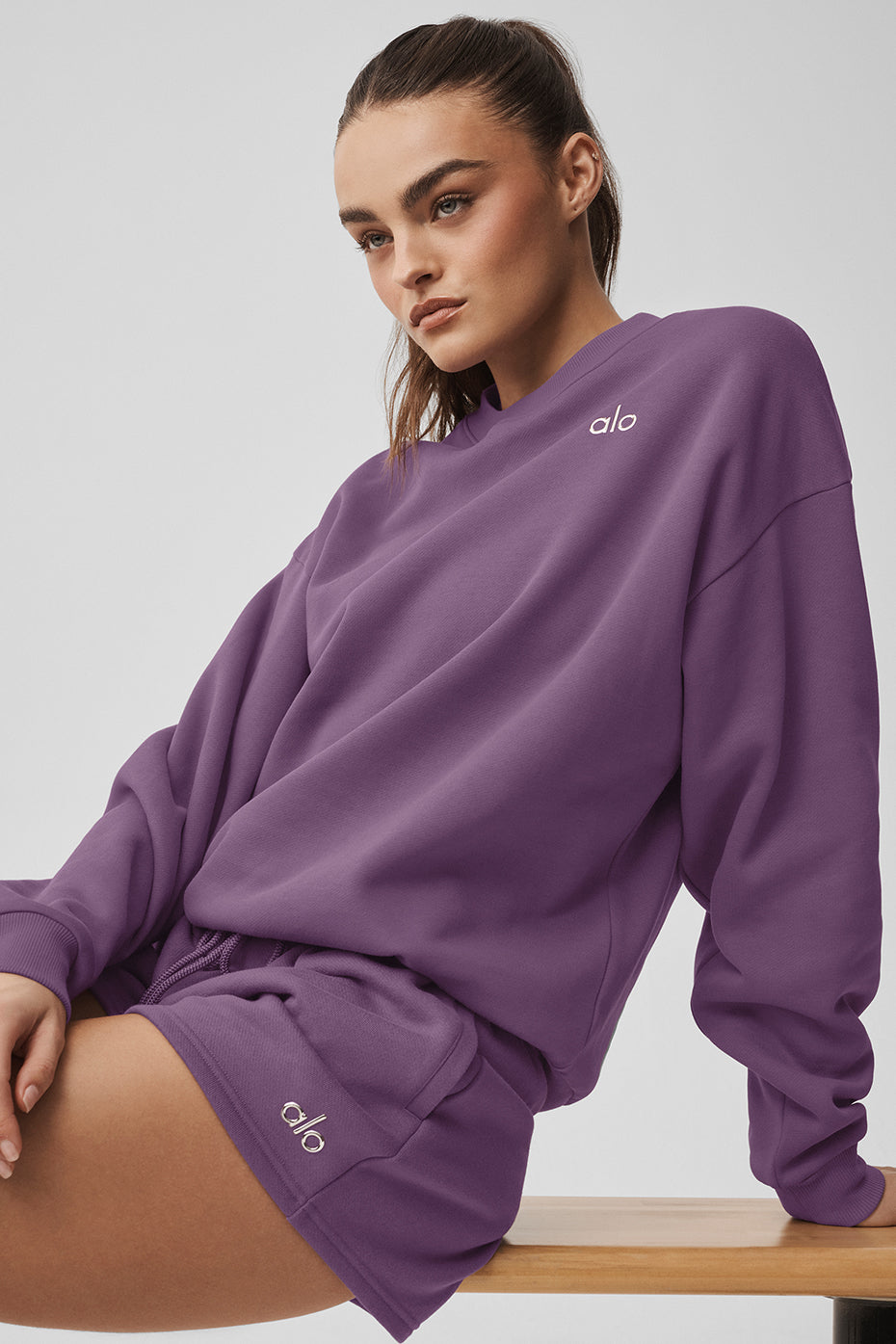 Alo Yoga Accolade Crew Neck Pullover - Plum Kiss