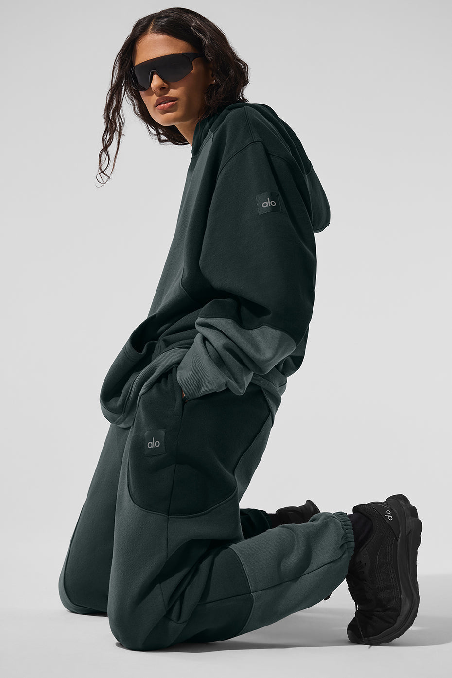 Alo Yoga Make Waves Hoodie - Charcoal Green Tonal