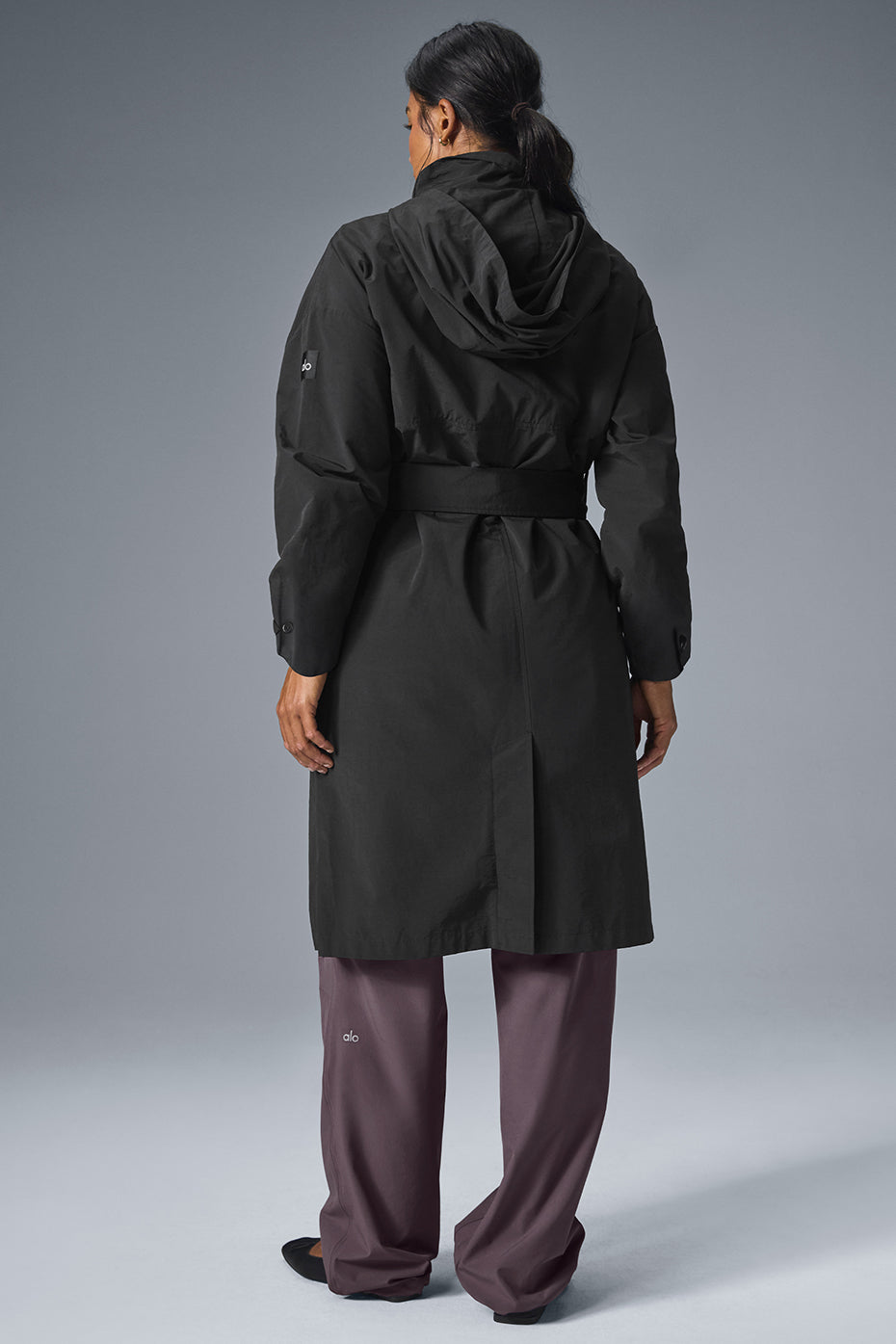 Alo Yoga Crinkle On The Move Trench - Black
