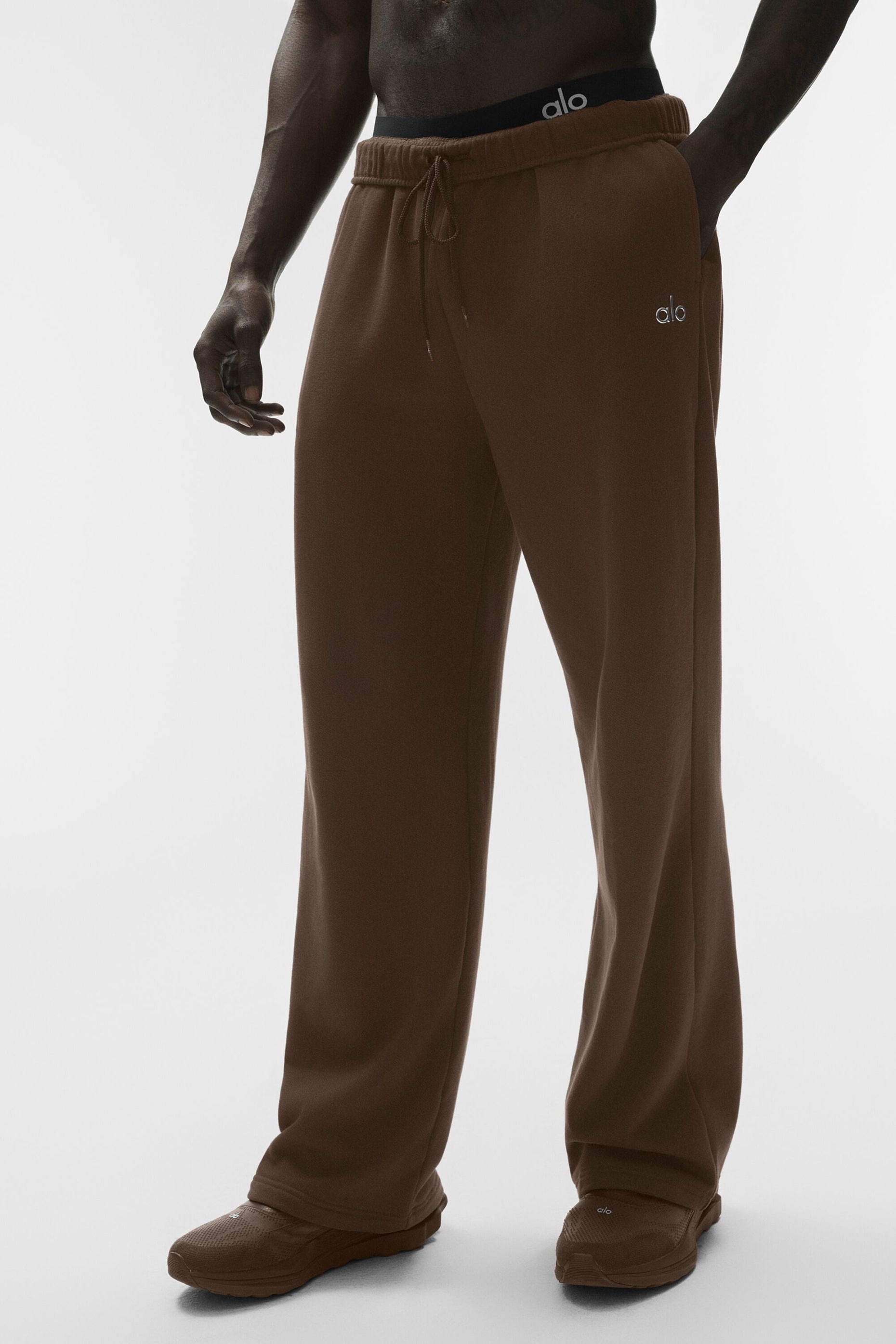Alo Yoga Accolade Straight Leg Sweatpant - Espresso
