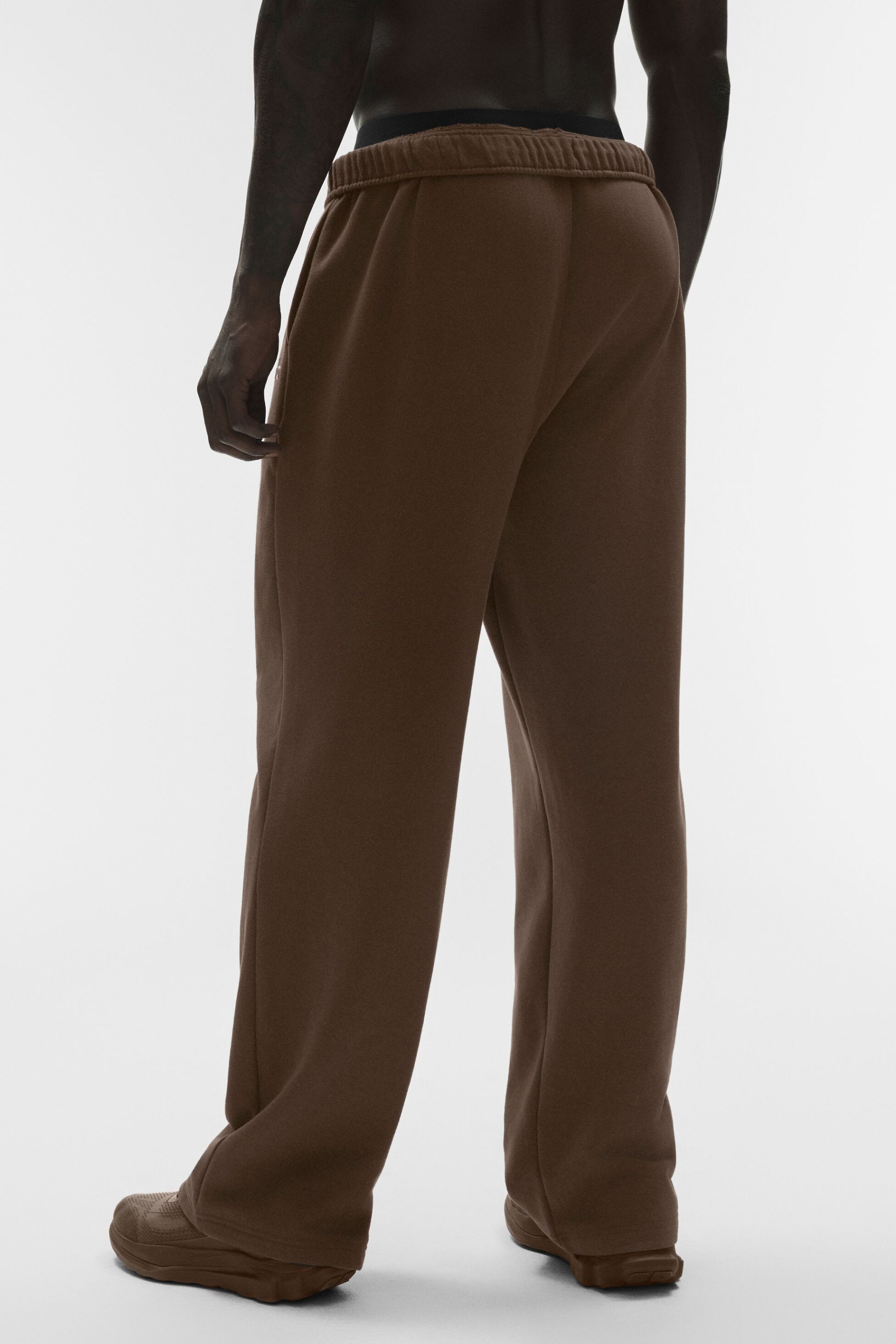 Alo Yoga Accolade Straight Leg Sweatpant - Espresso