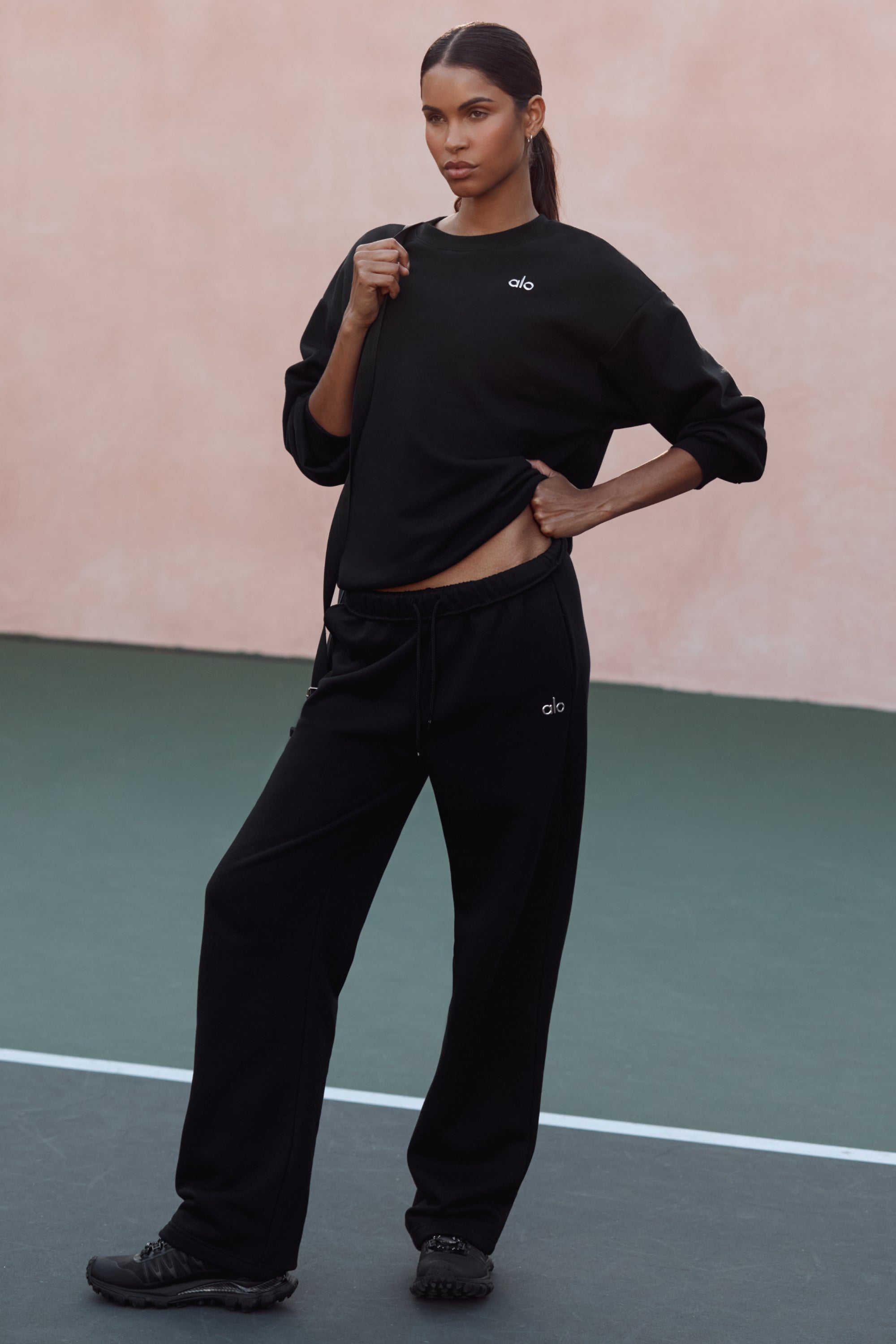 Alo Yoga Accolade Straight Leg Sweatpant - Black