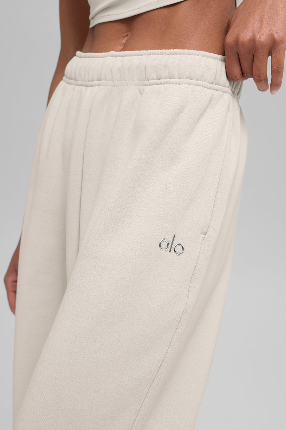 Alo Yoga Accolade Straight Leg Sweatpant - Bone