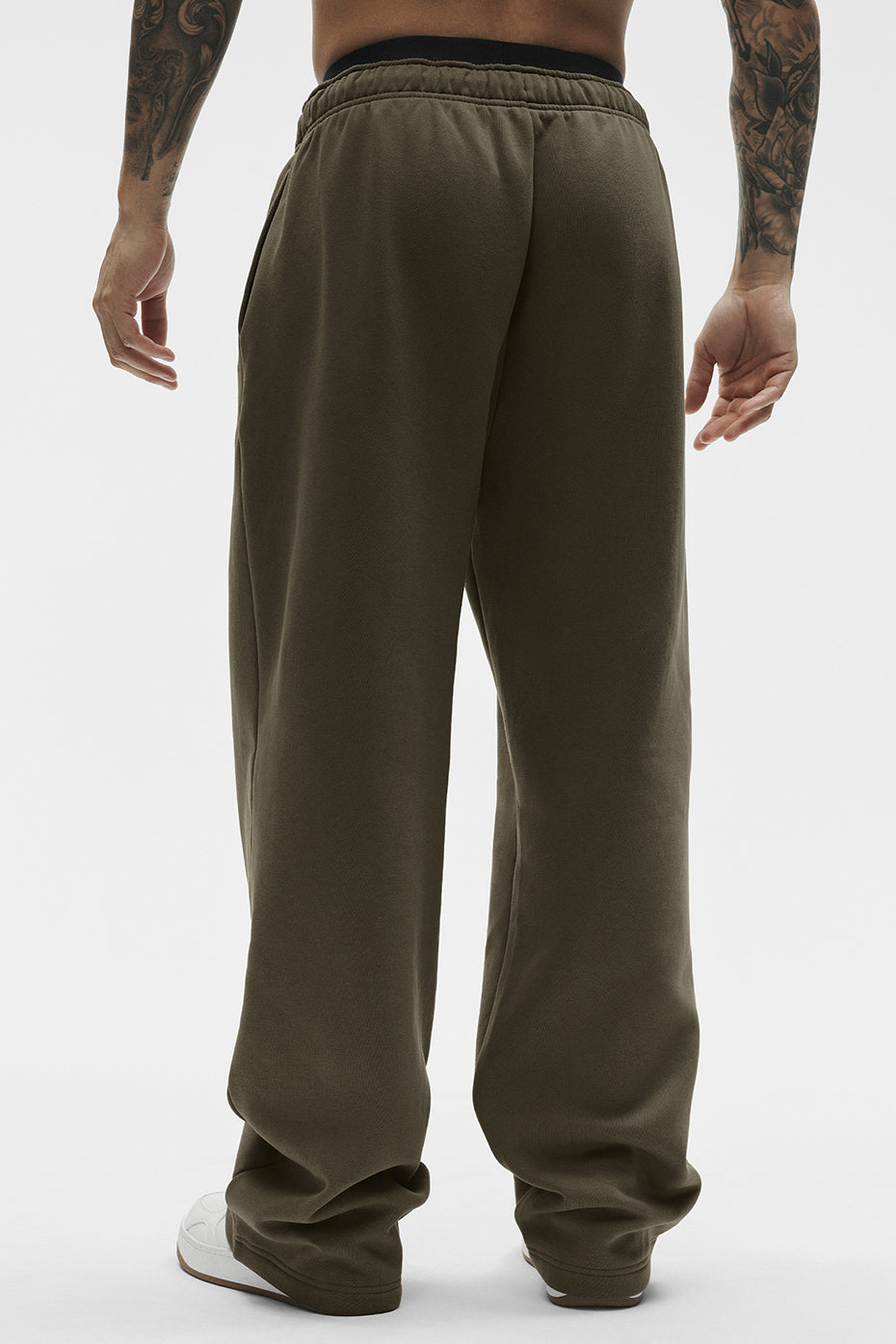 Alo Yoga Accolade Straight Leg Sweatpant - Olive Tree