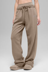 Alo Yoga Accolade Straight Leg Sweatpant - Gravel