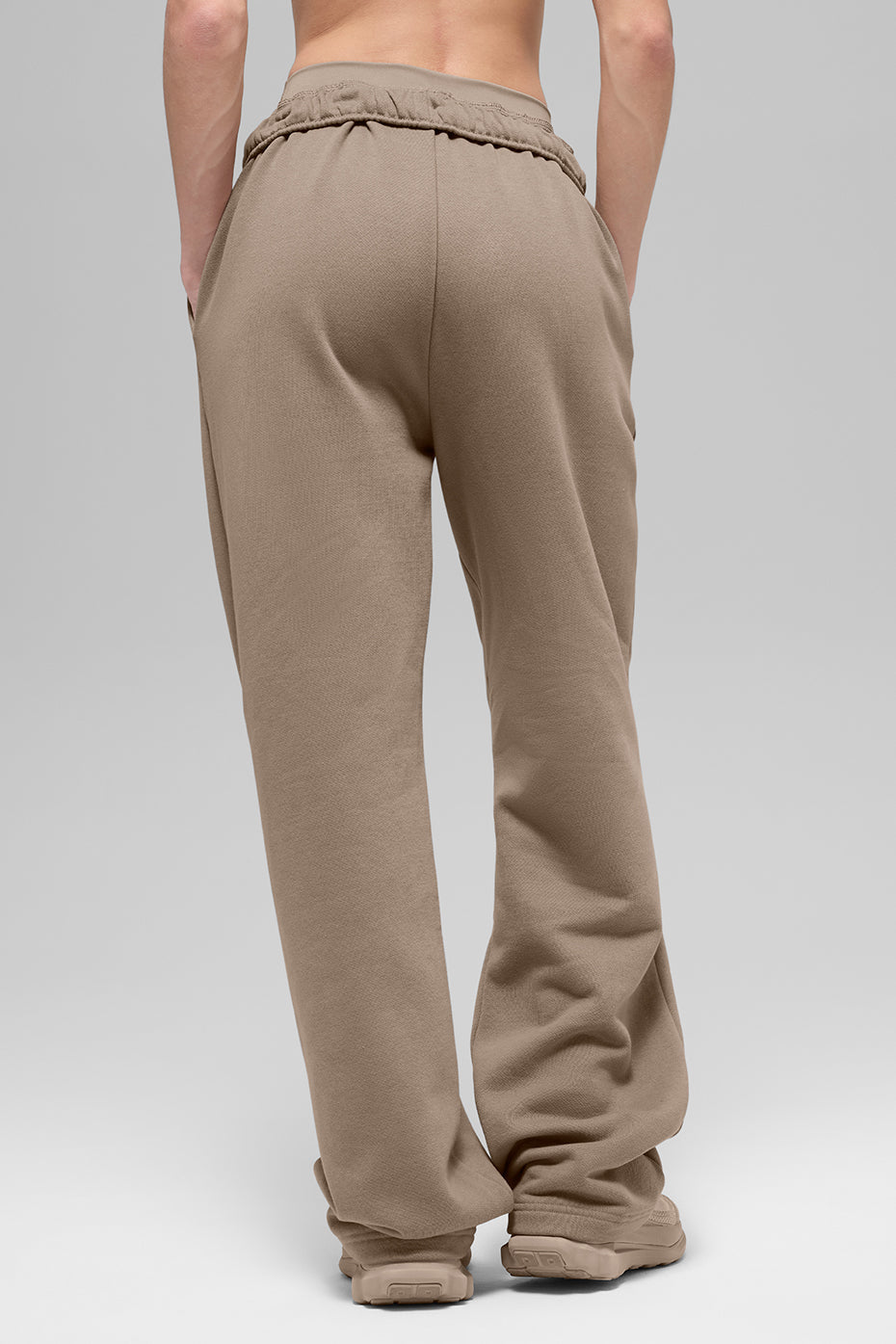 Alo Yoga Accolade Straight Leg Sweatpant - Gravel