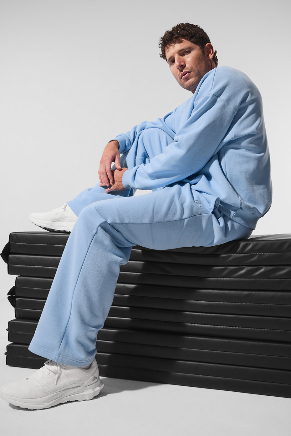 Alo Yoga Accolade Straight Leg Sweatpant - Seashell Blue