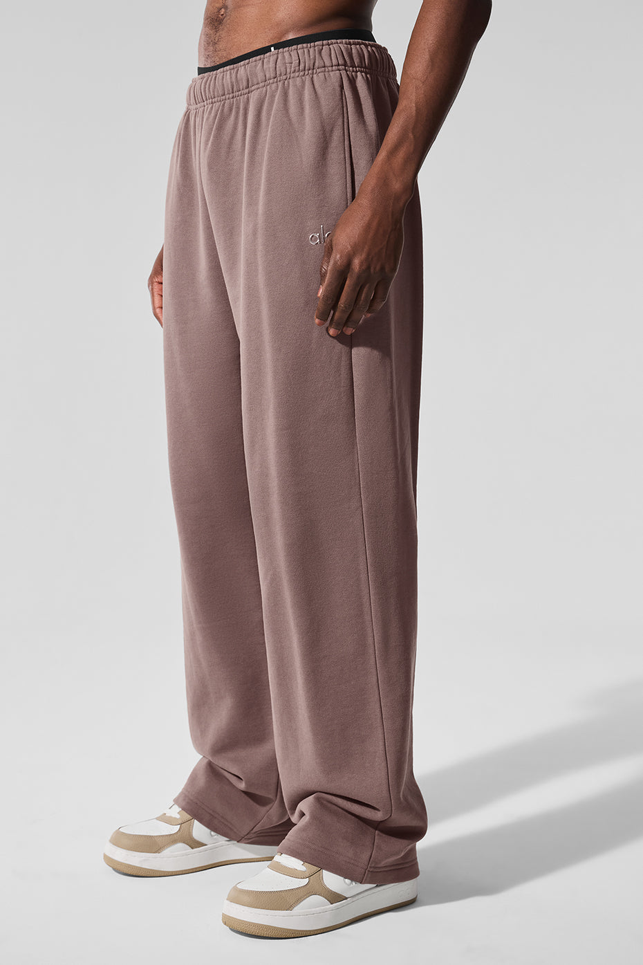 Alo Yoga Accolade Straight Leg Sweatpant - Mushroom