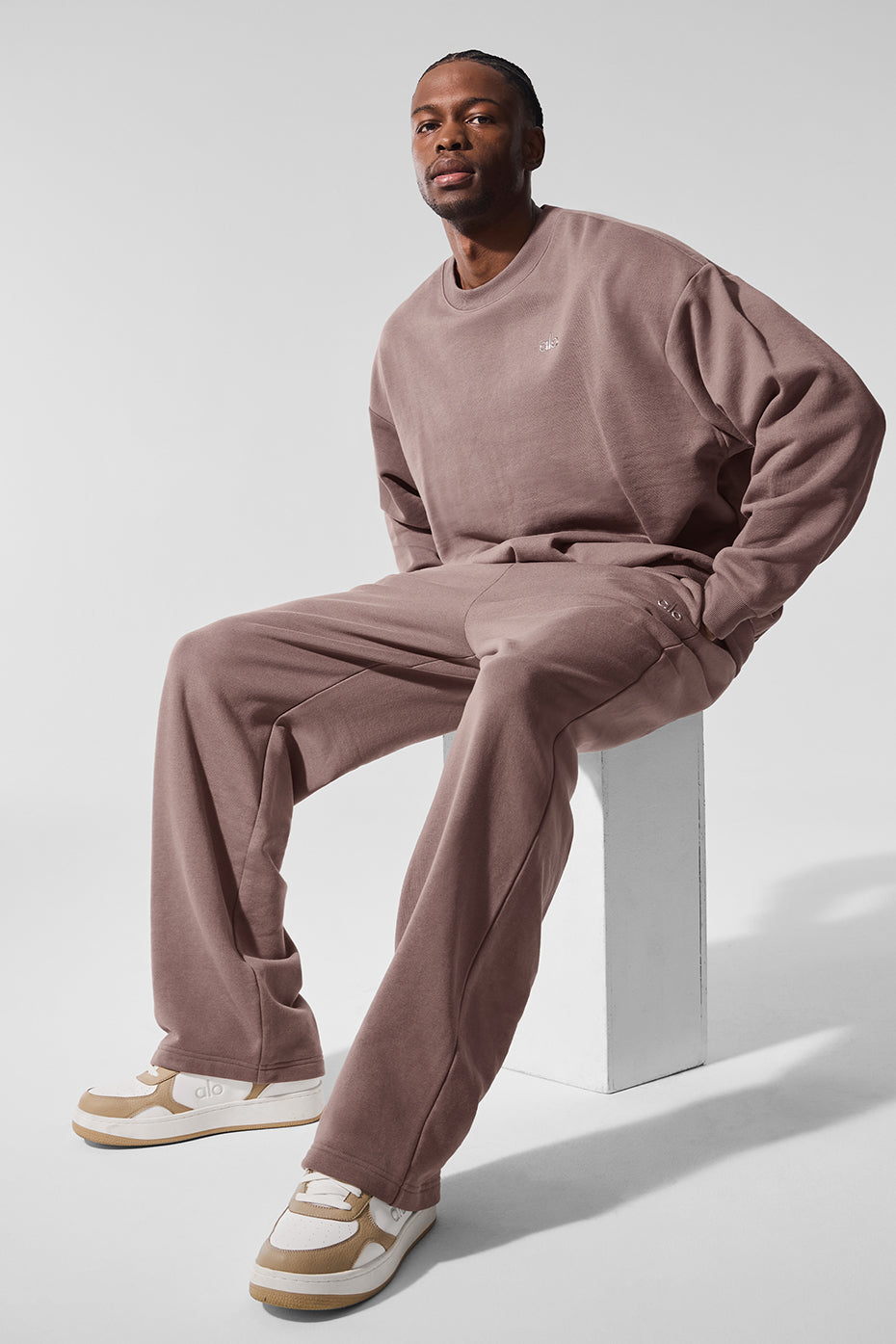 Alo Yoga Accolade Straight Leg Sweatpant - Mushroom
